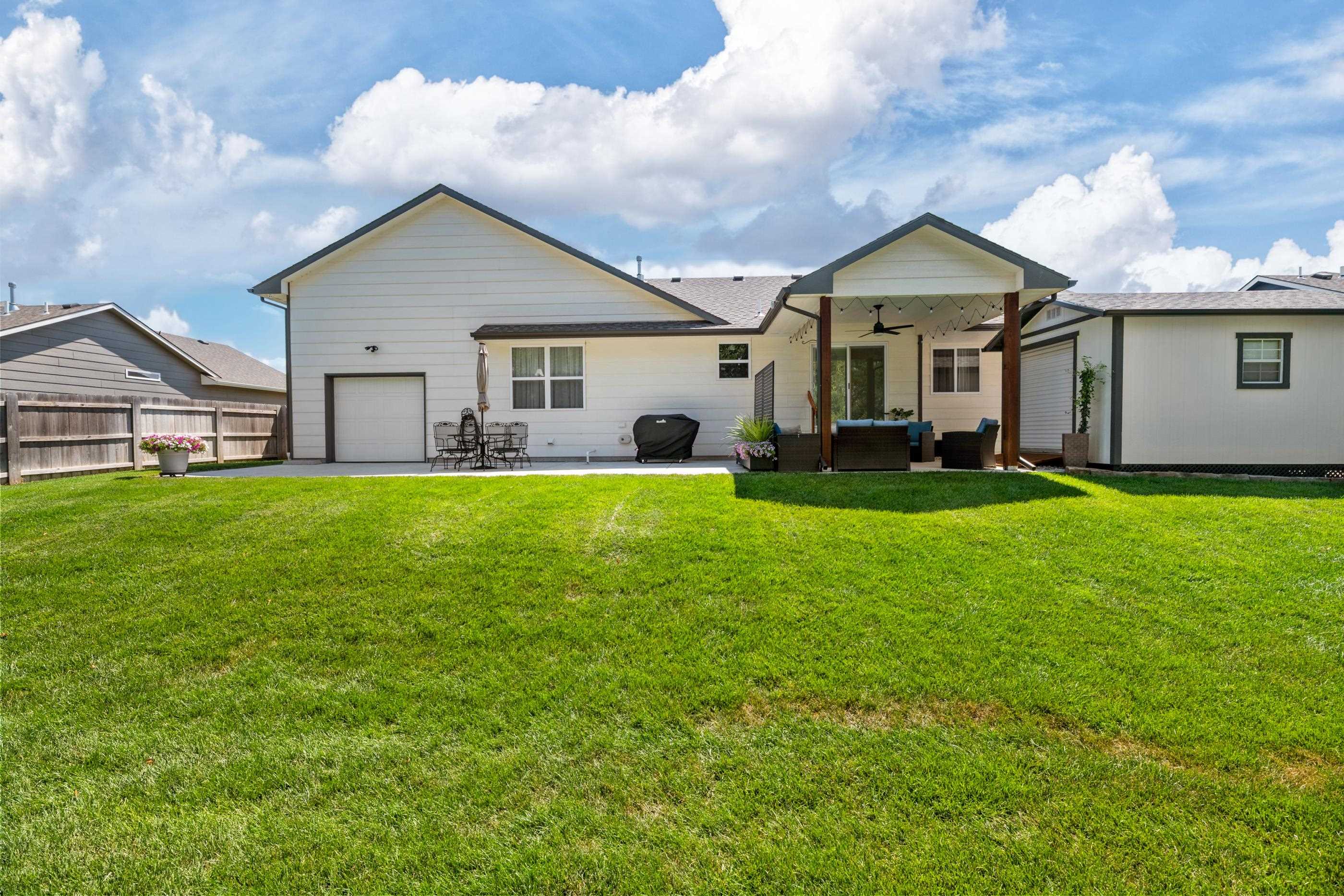 10926 W Cedar Lane Property Photo 3