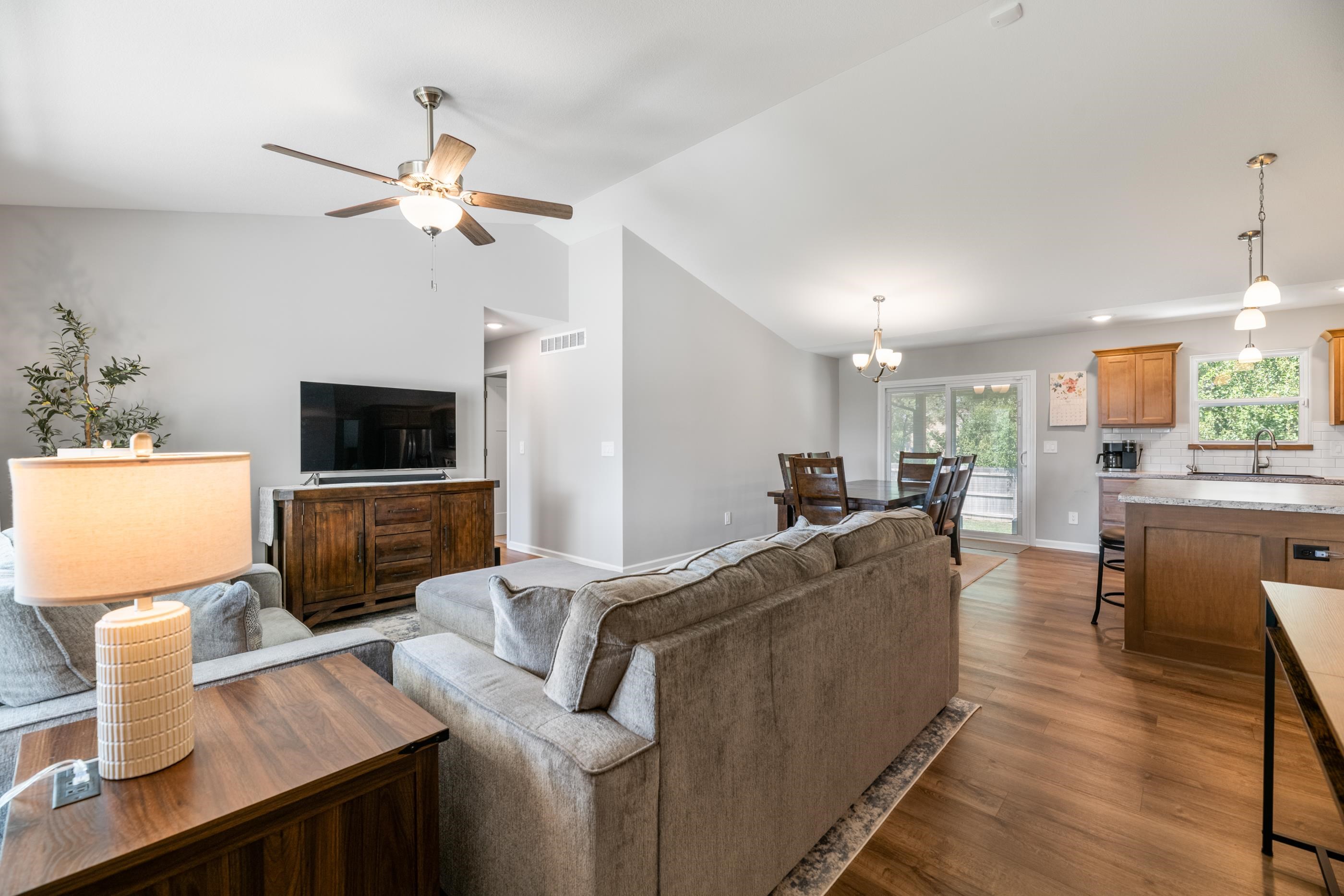 10926 W Cedar Lane Property Photo 4