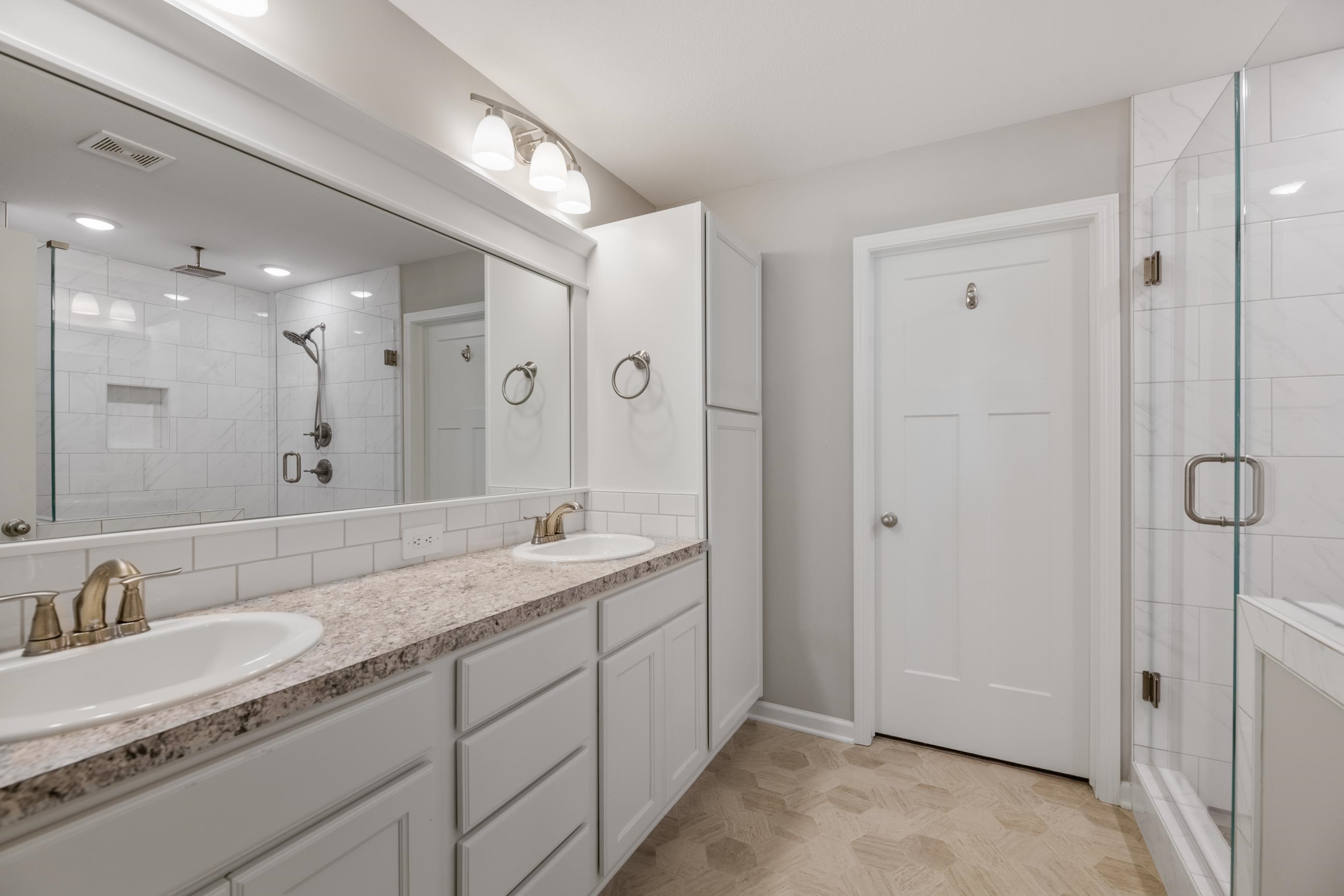 10926 W Cedar Lane Property Photo 14