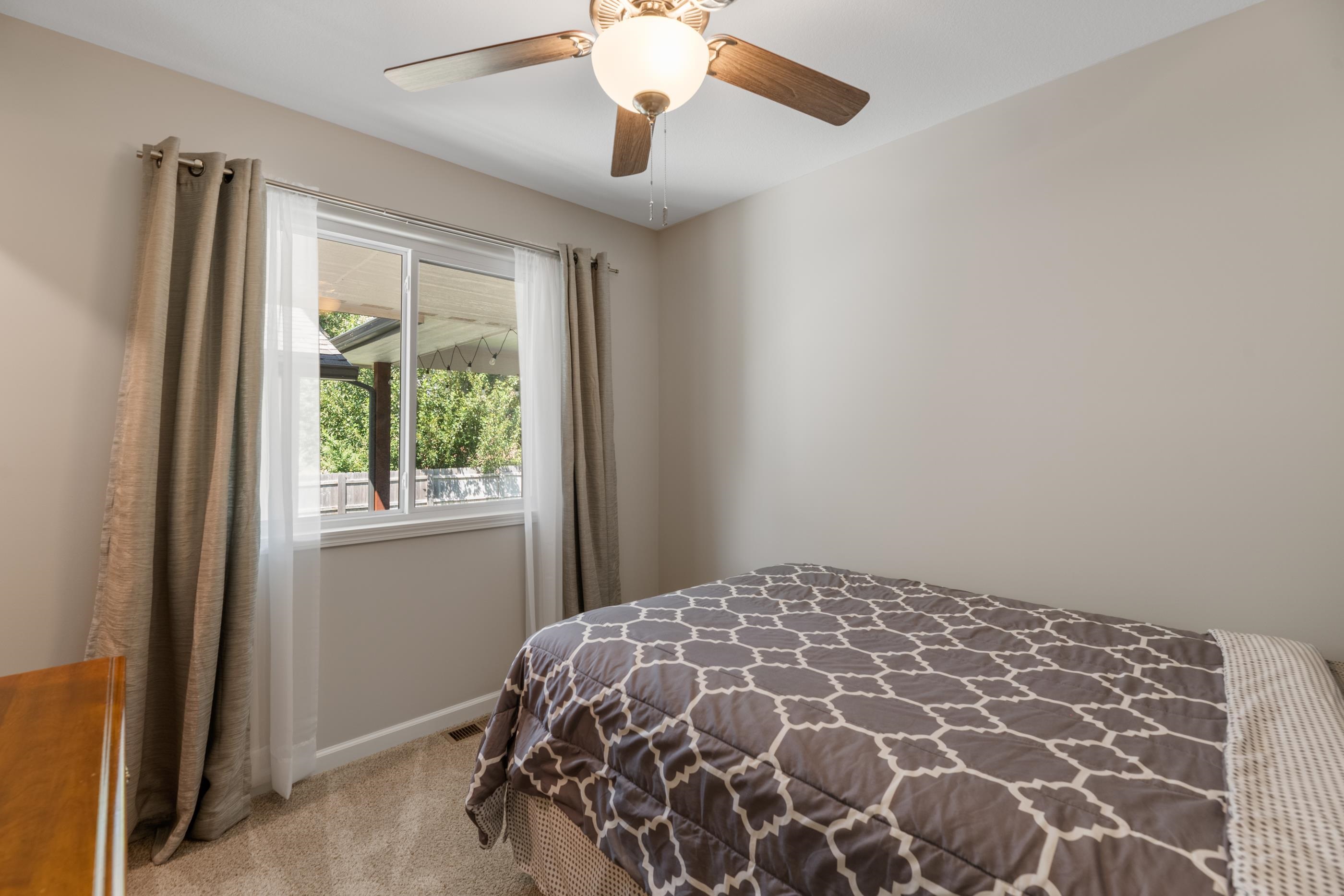 10926 W Cedar Lane Property Photo 17