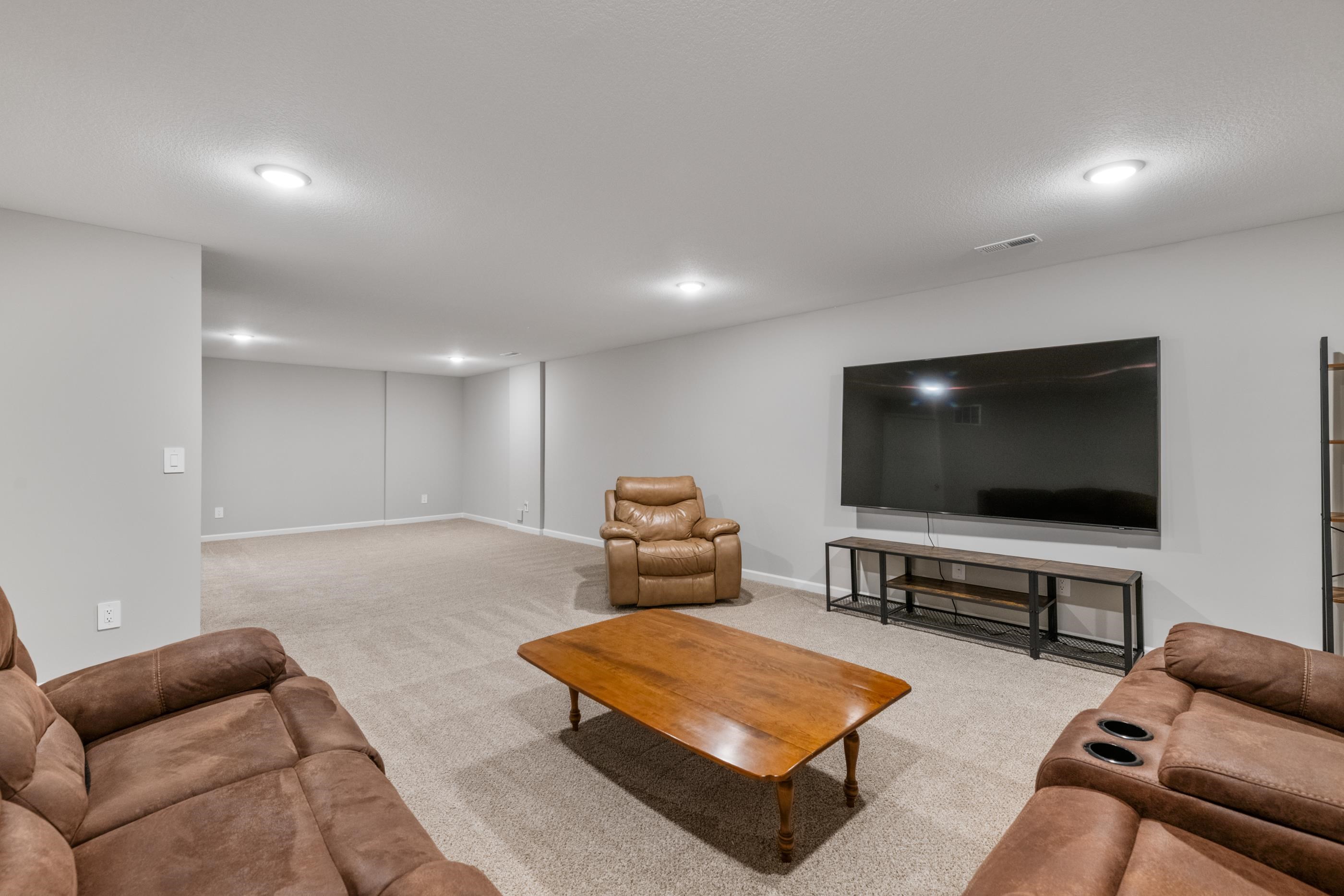 10926 W Cedar Lane Property Photo 23