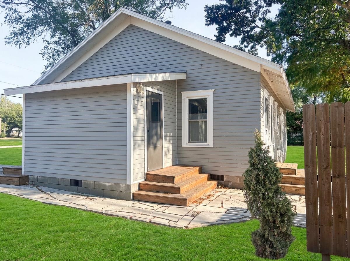 523 3rd Property Photo 3