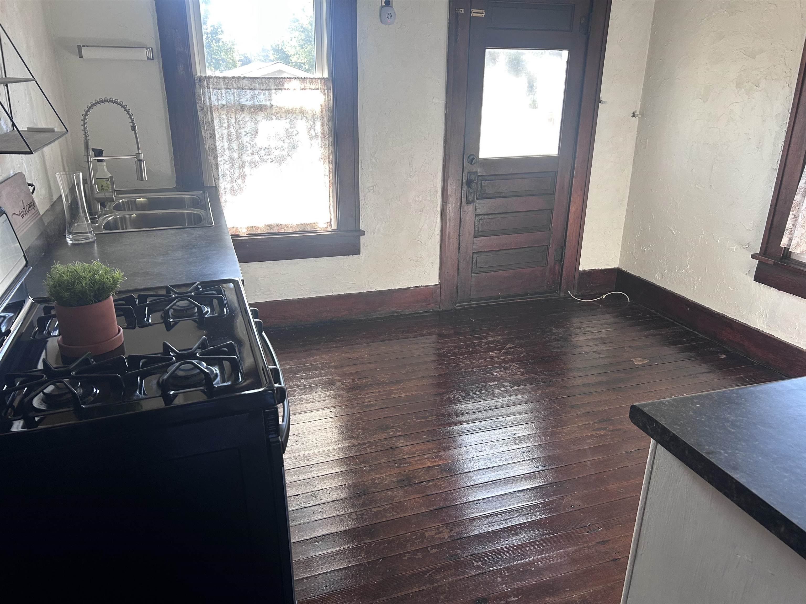 523 3rd Property Photo 17