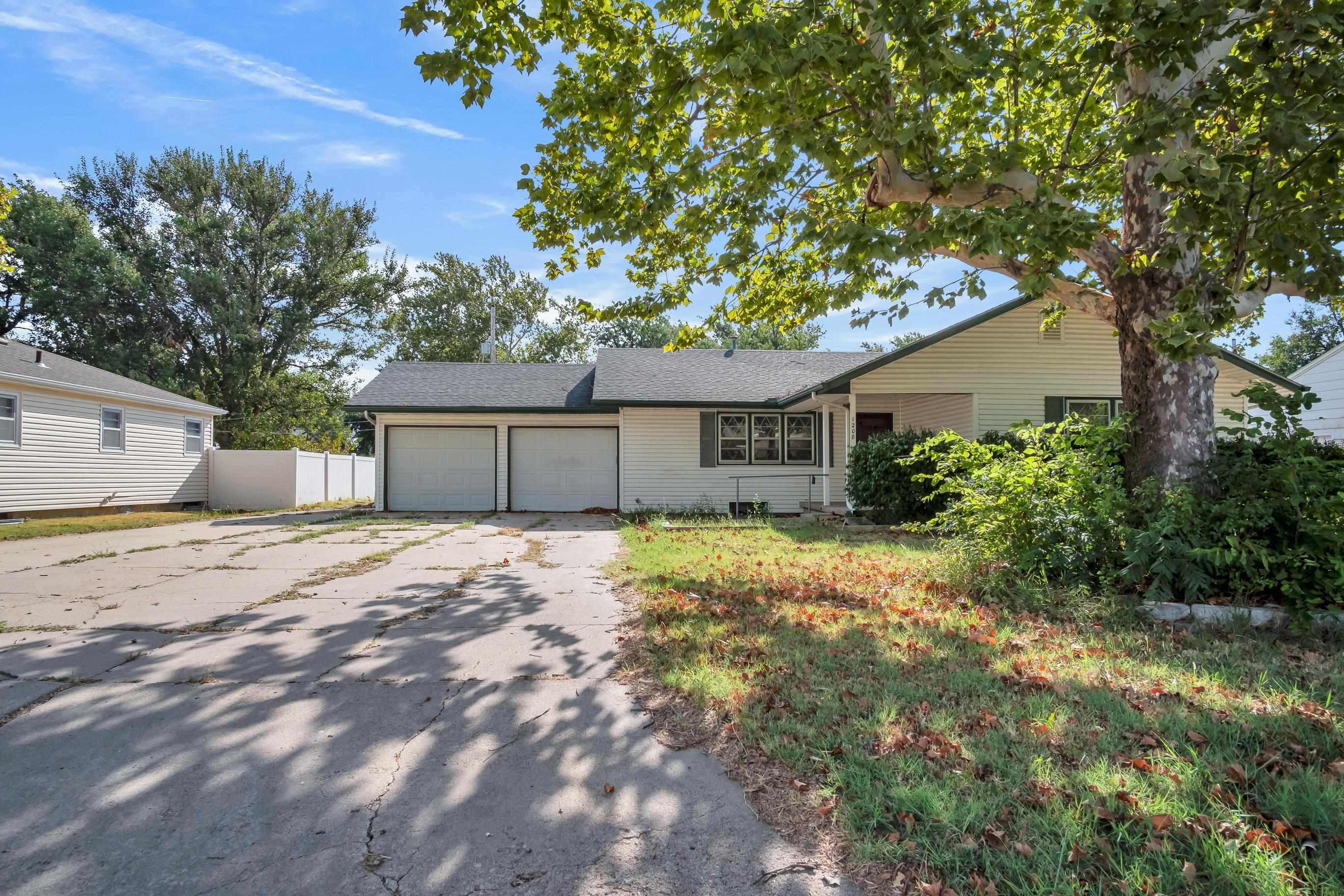 1208 Grandview Ave Property Photo 3