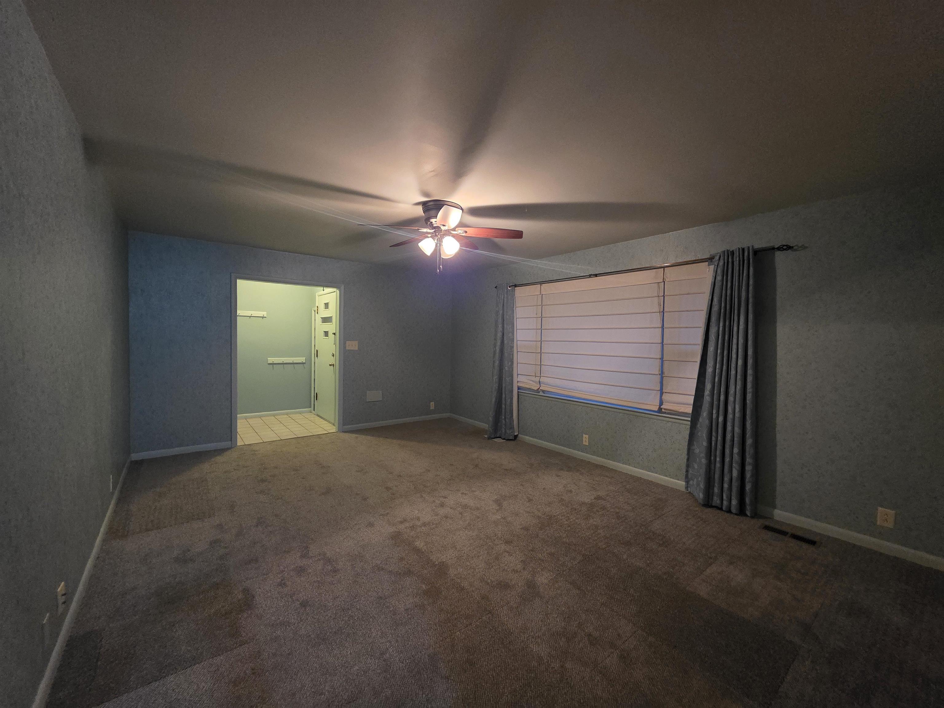 705 N Elm Property Photo 3