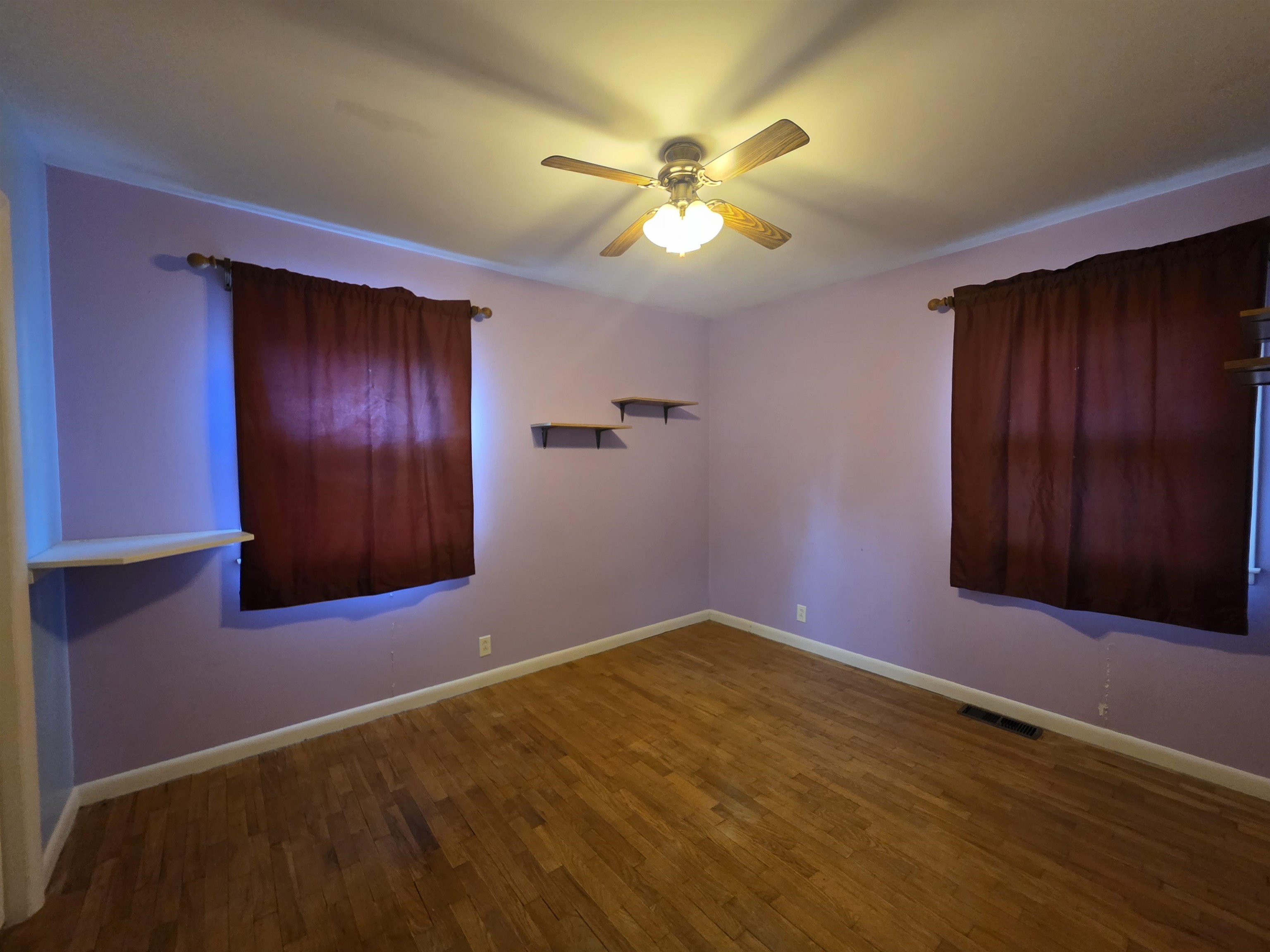 705 N Elm Property Photo 8