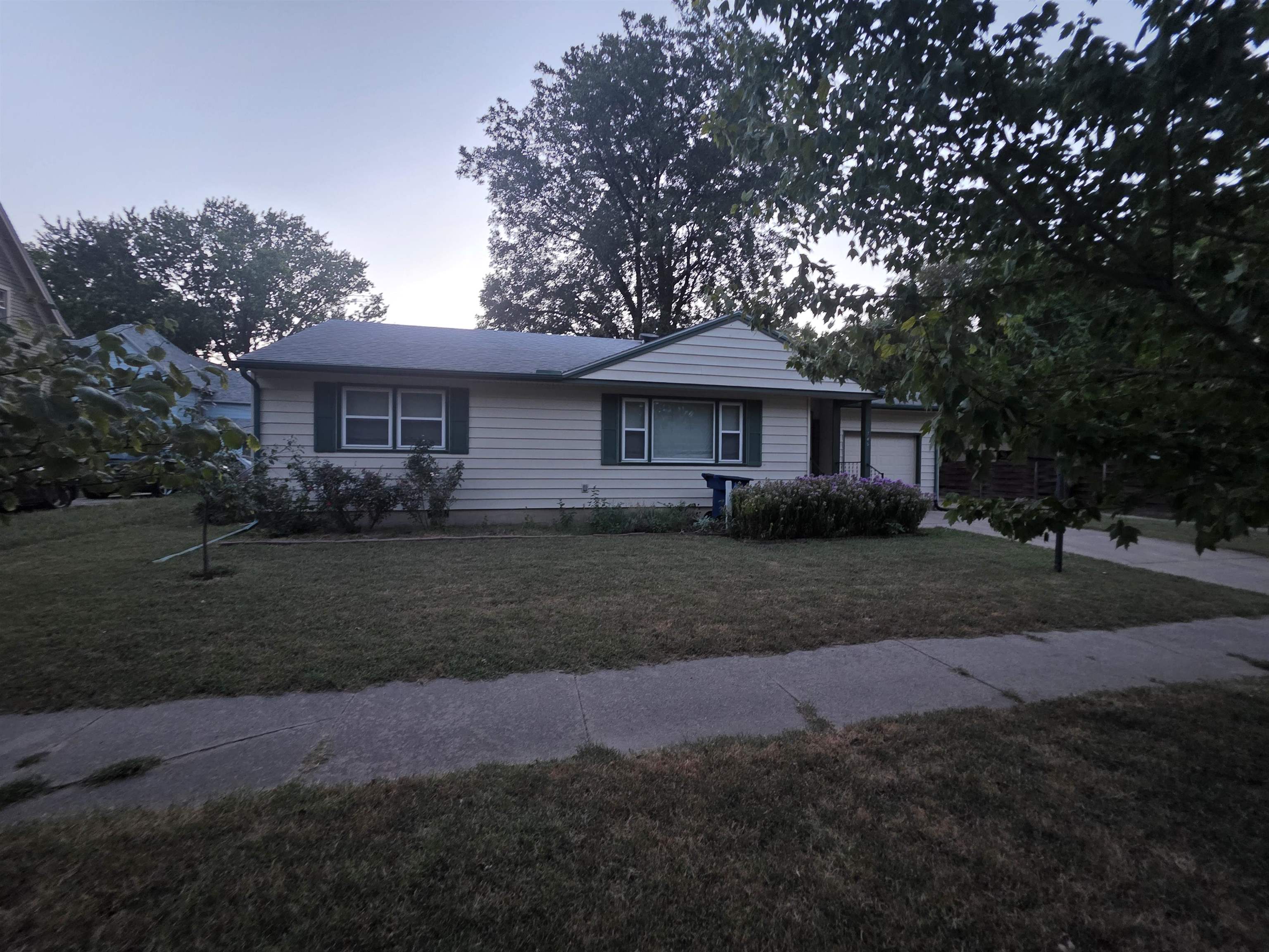 705 N Elm Property Photo 13