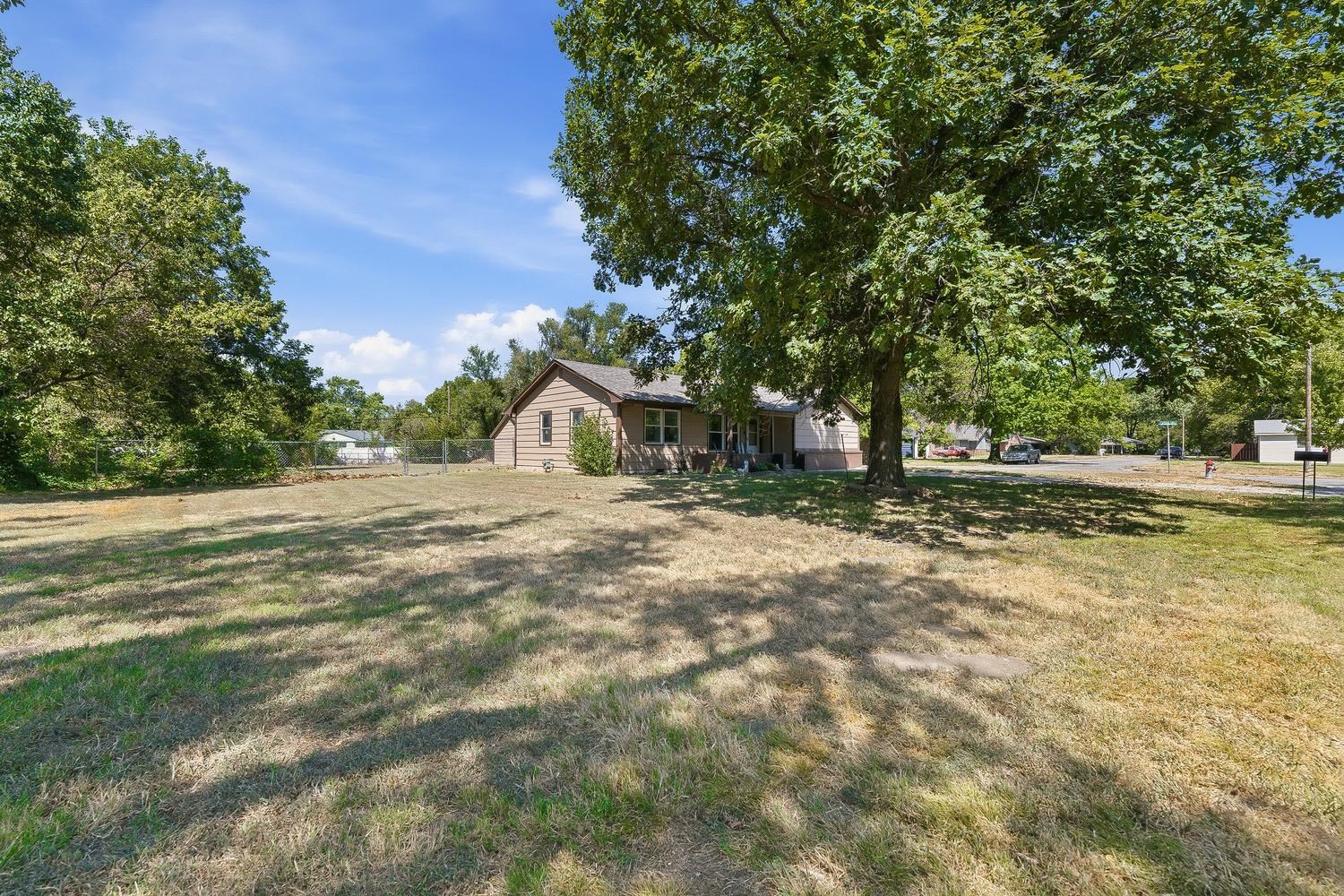 2755 N Richmond Property Photo 5