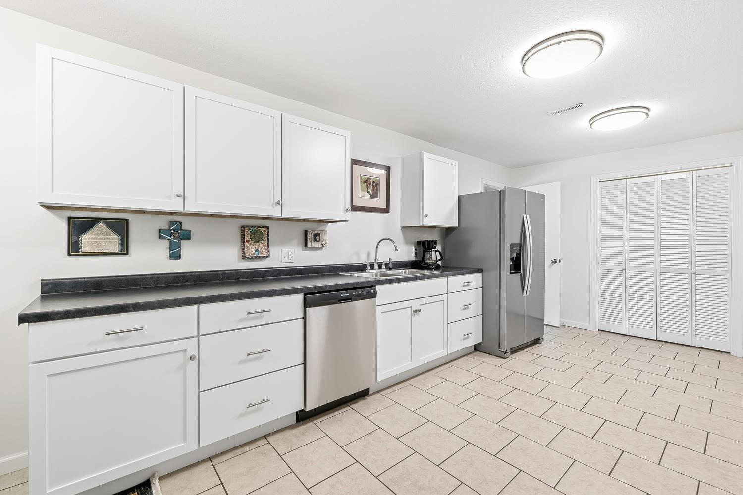 2755 N Richmond Property Photo 11