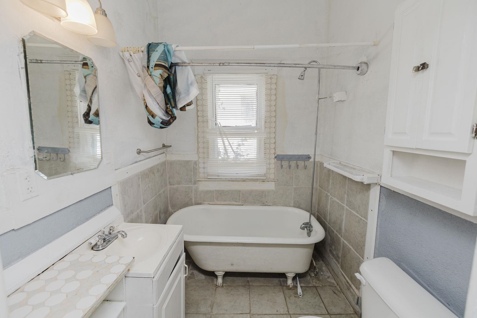 362 & 362 1/2 N Erie Property Photo 8