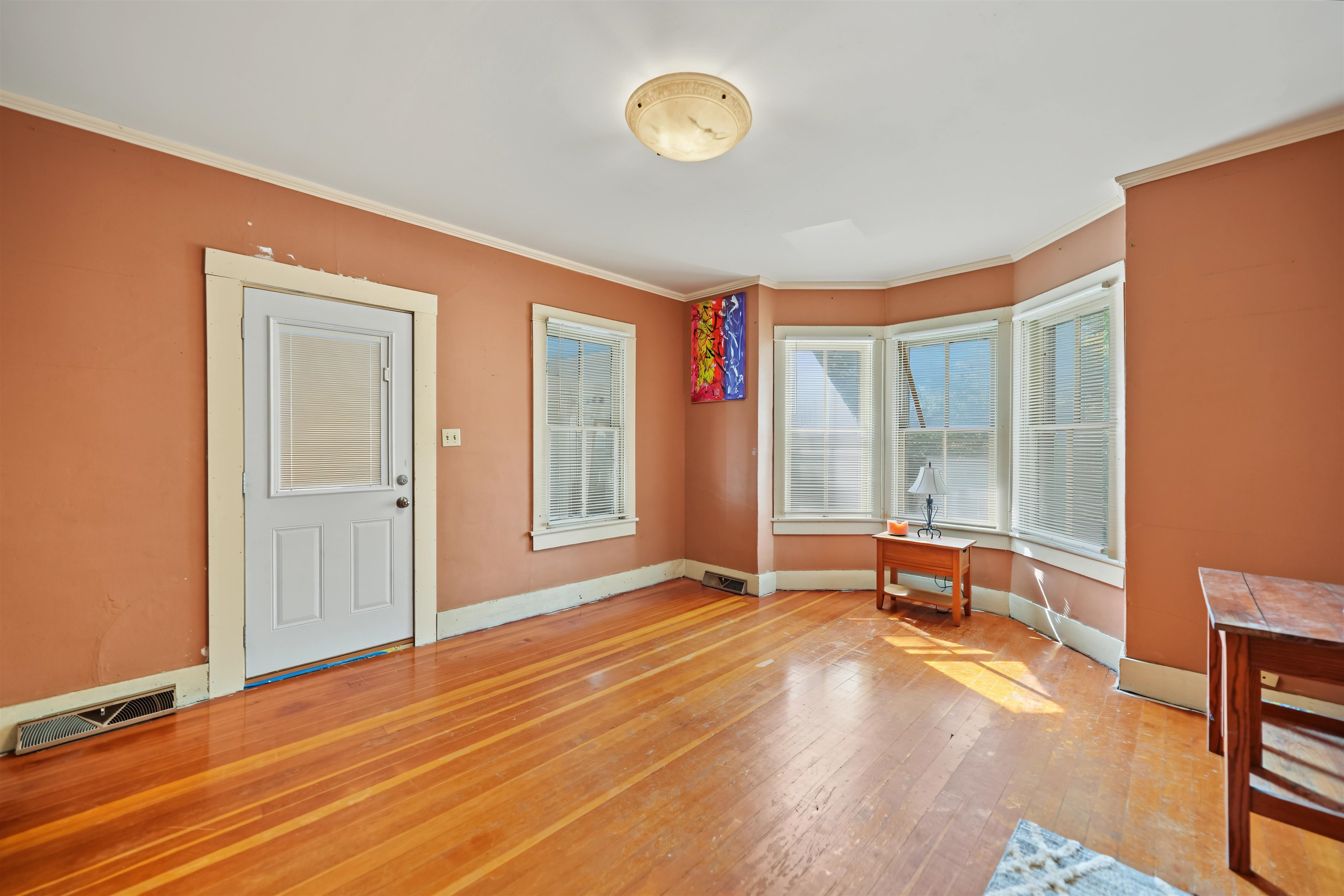 210 S Central St. Property Photo 5