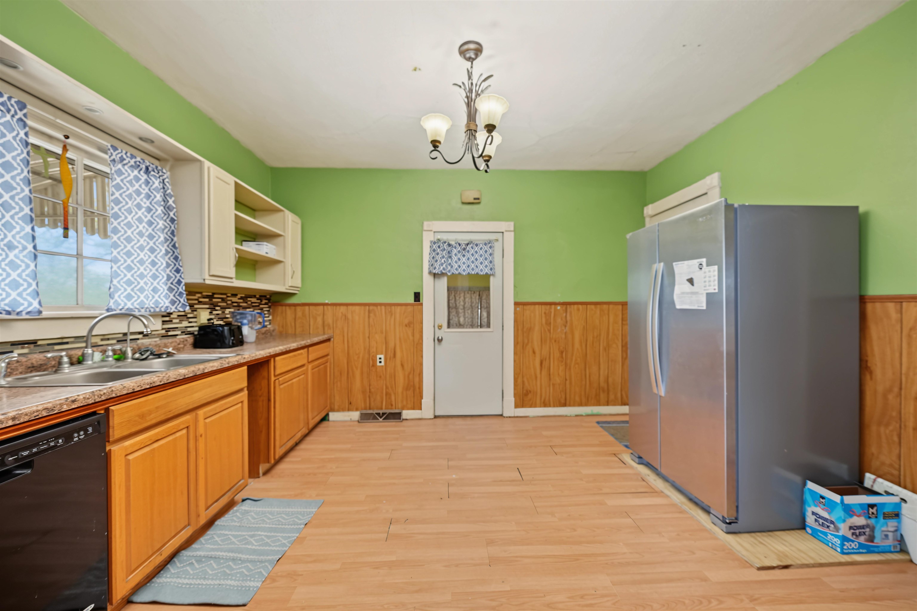 210 S Central St. Property Photo 8