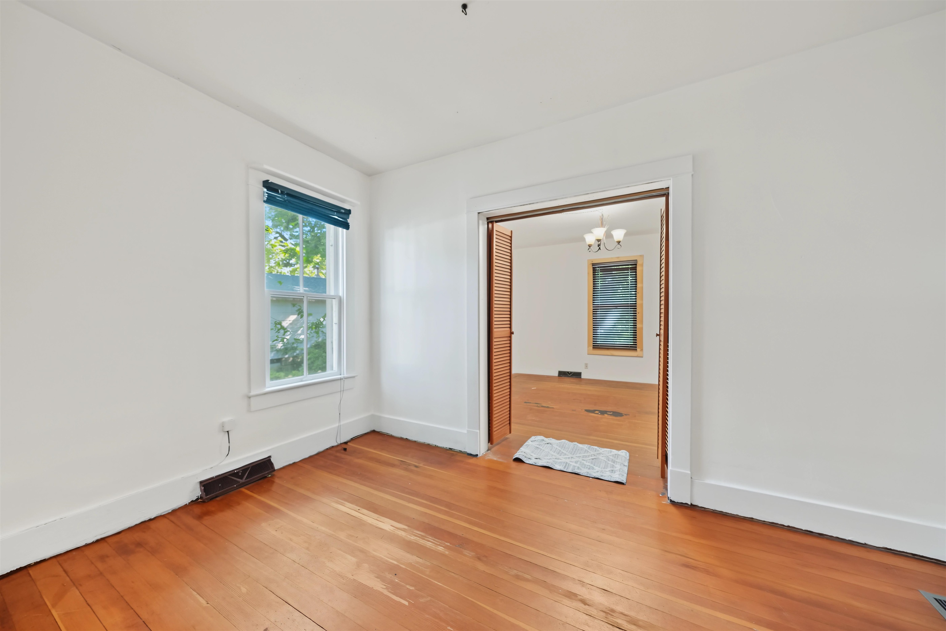 210 S Central St. Property Photo 9