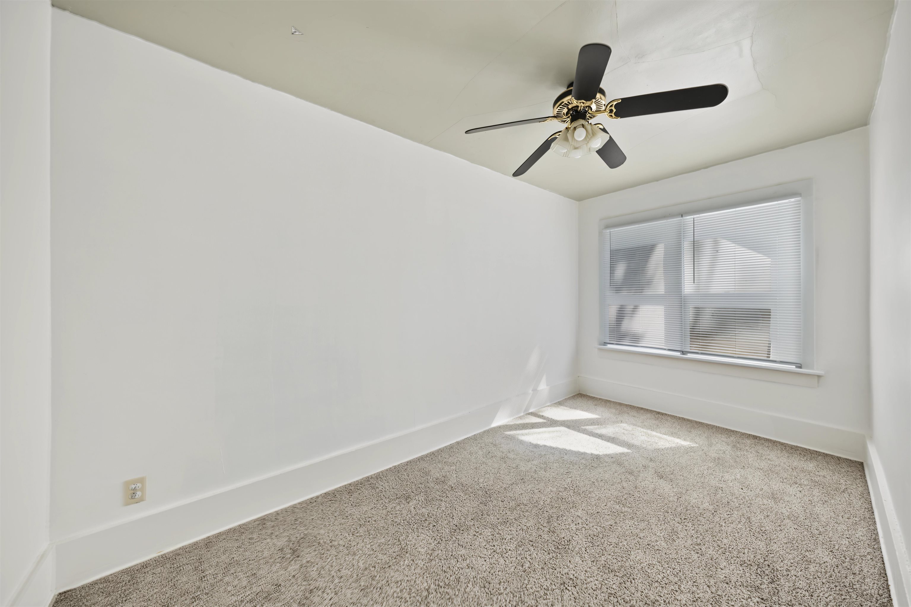 210 S Central St. Property Photo 10