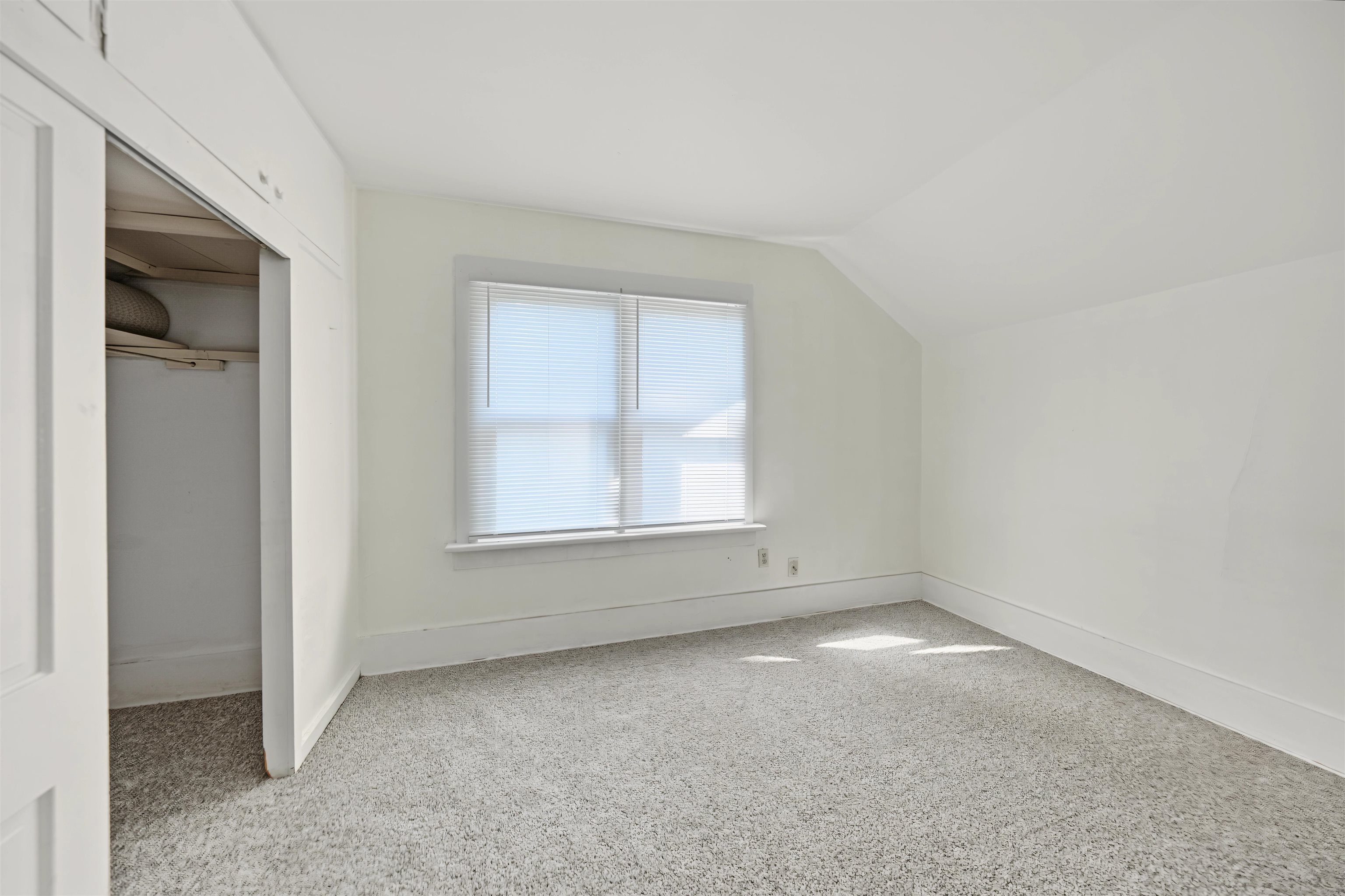 210 S Central St. Property Photo 11