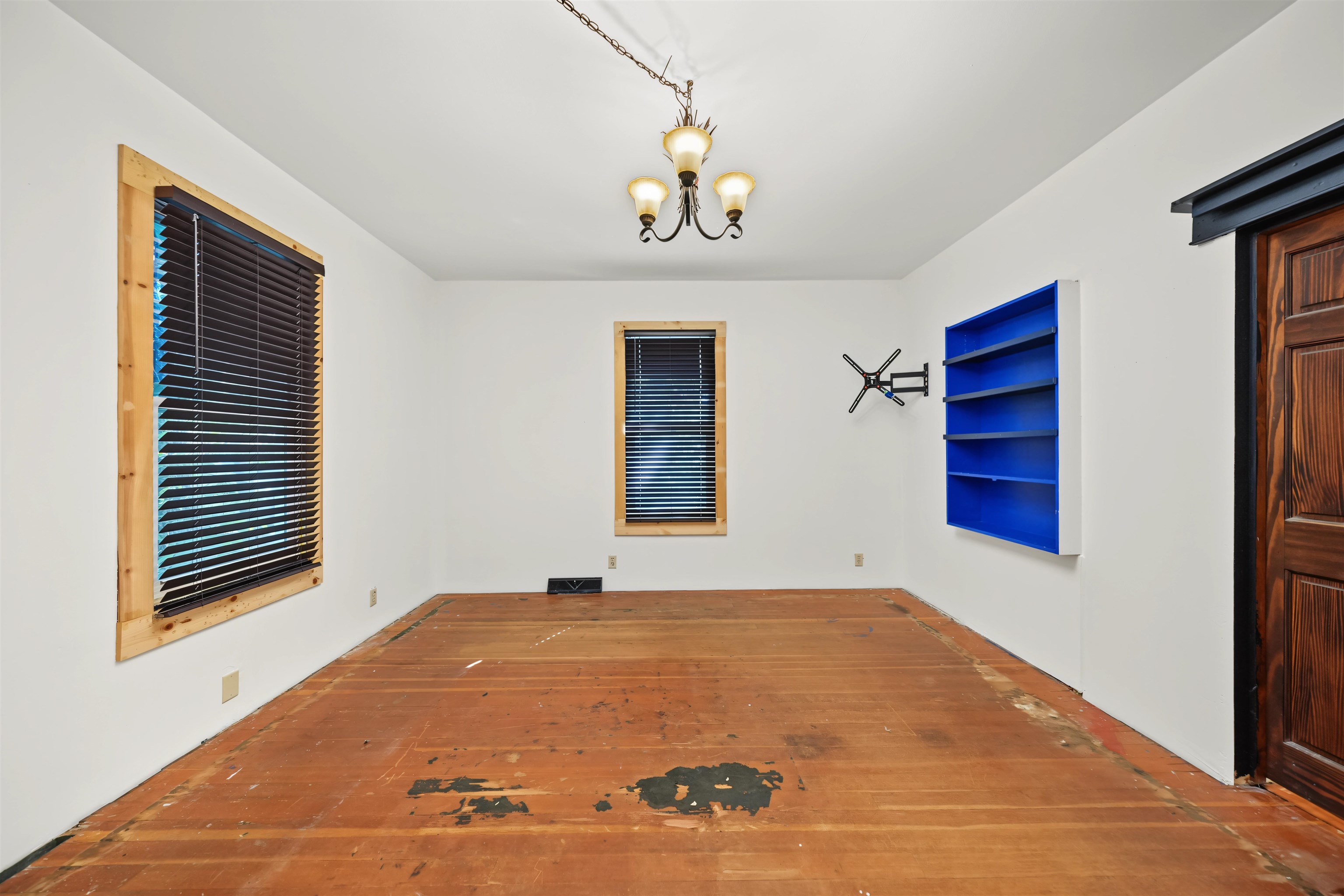 210 S Central St. Property Photo 13