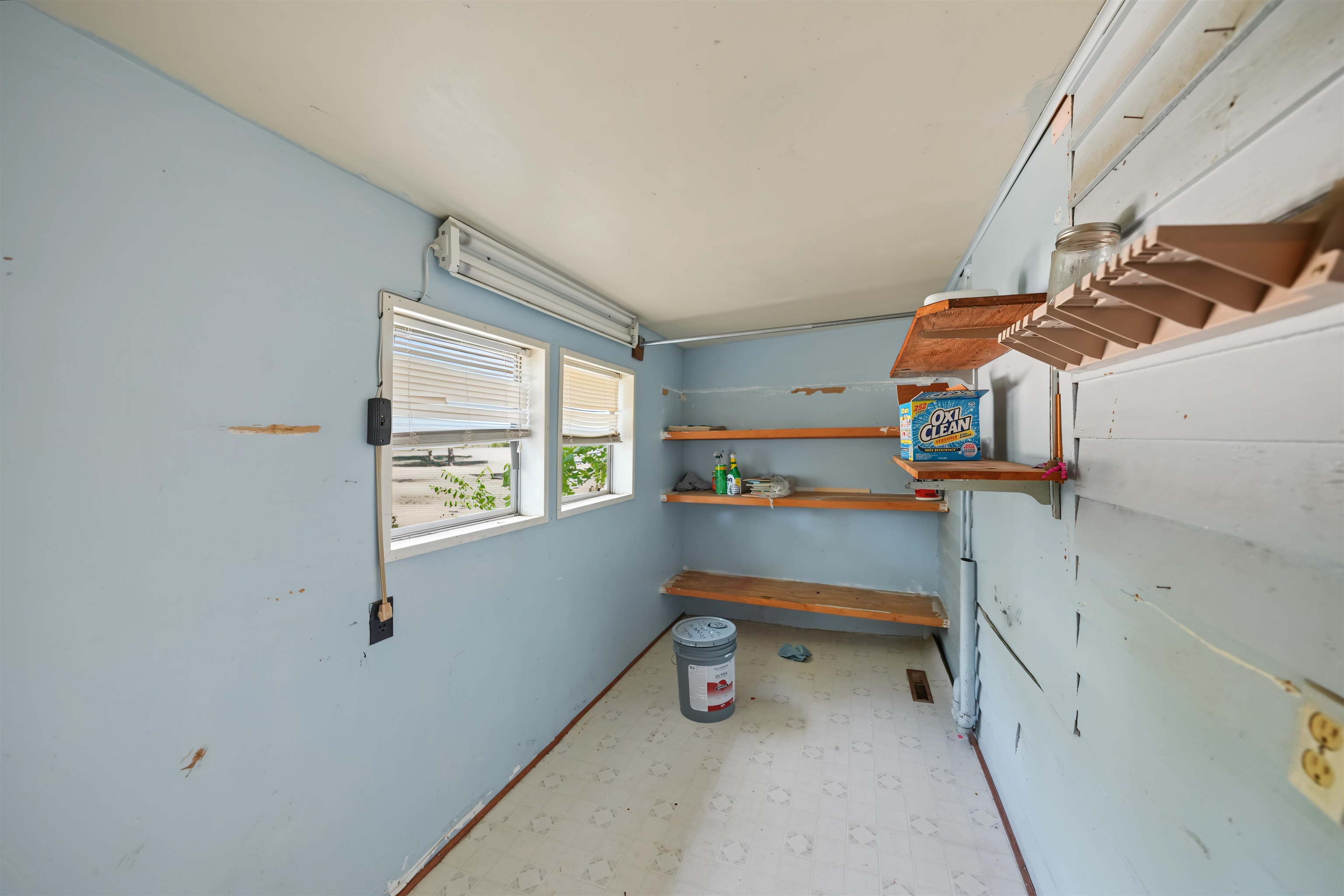 210 S Central St. Property Photo 15