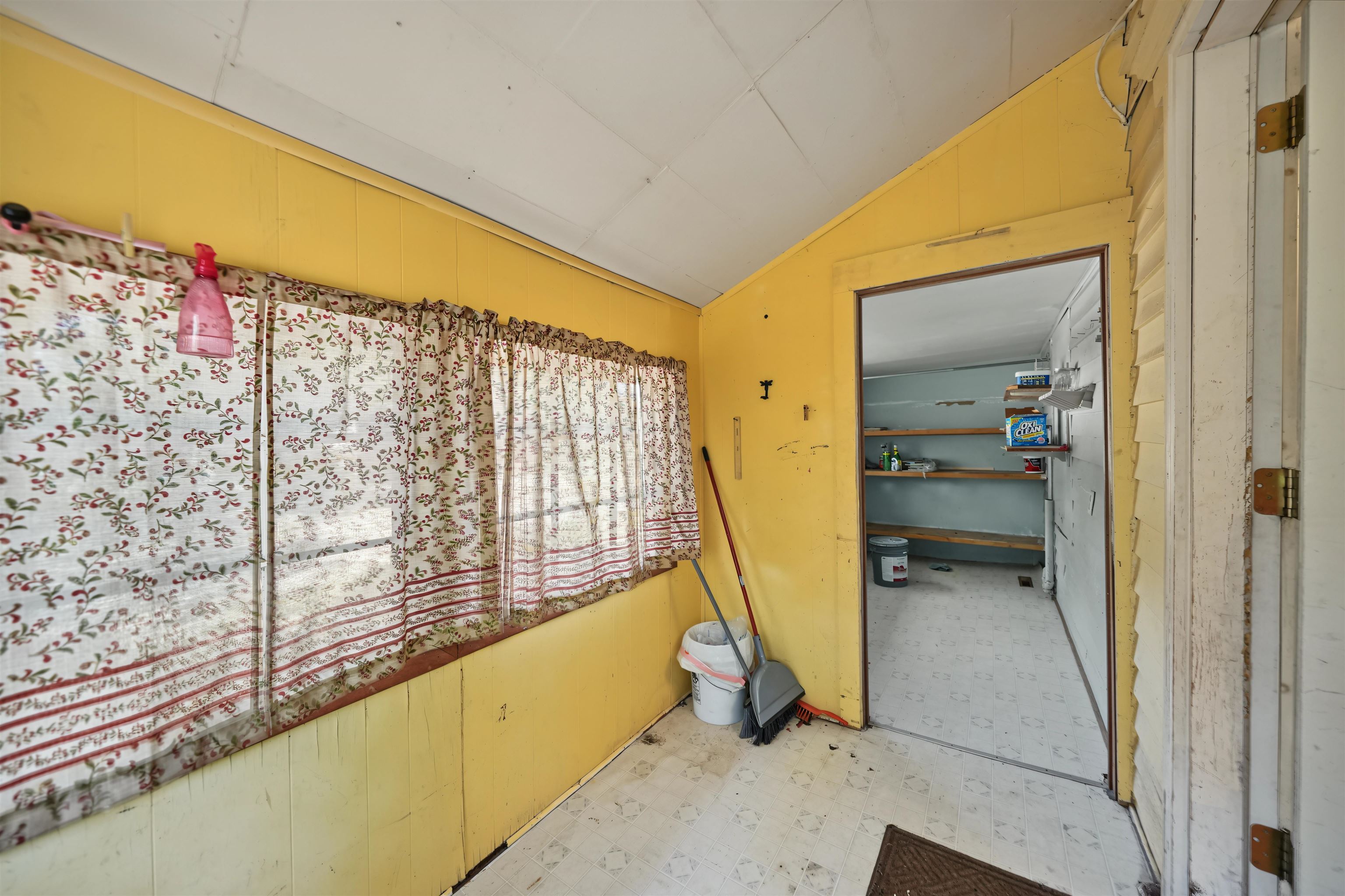 210 S Central St. Property Photo 16