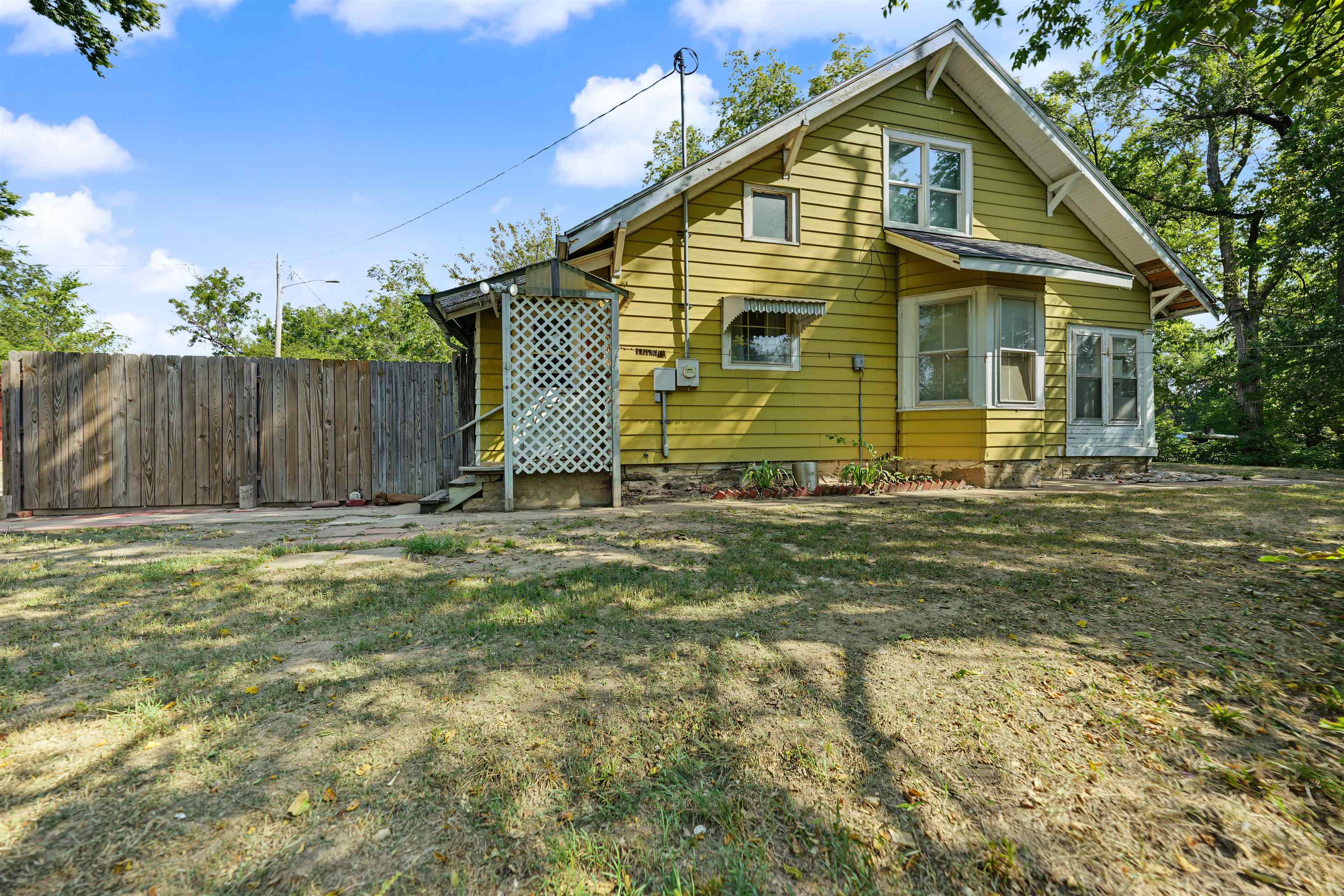 210 S Central St. Property Photo 17