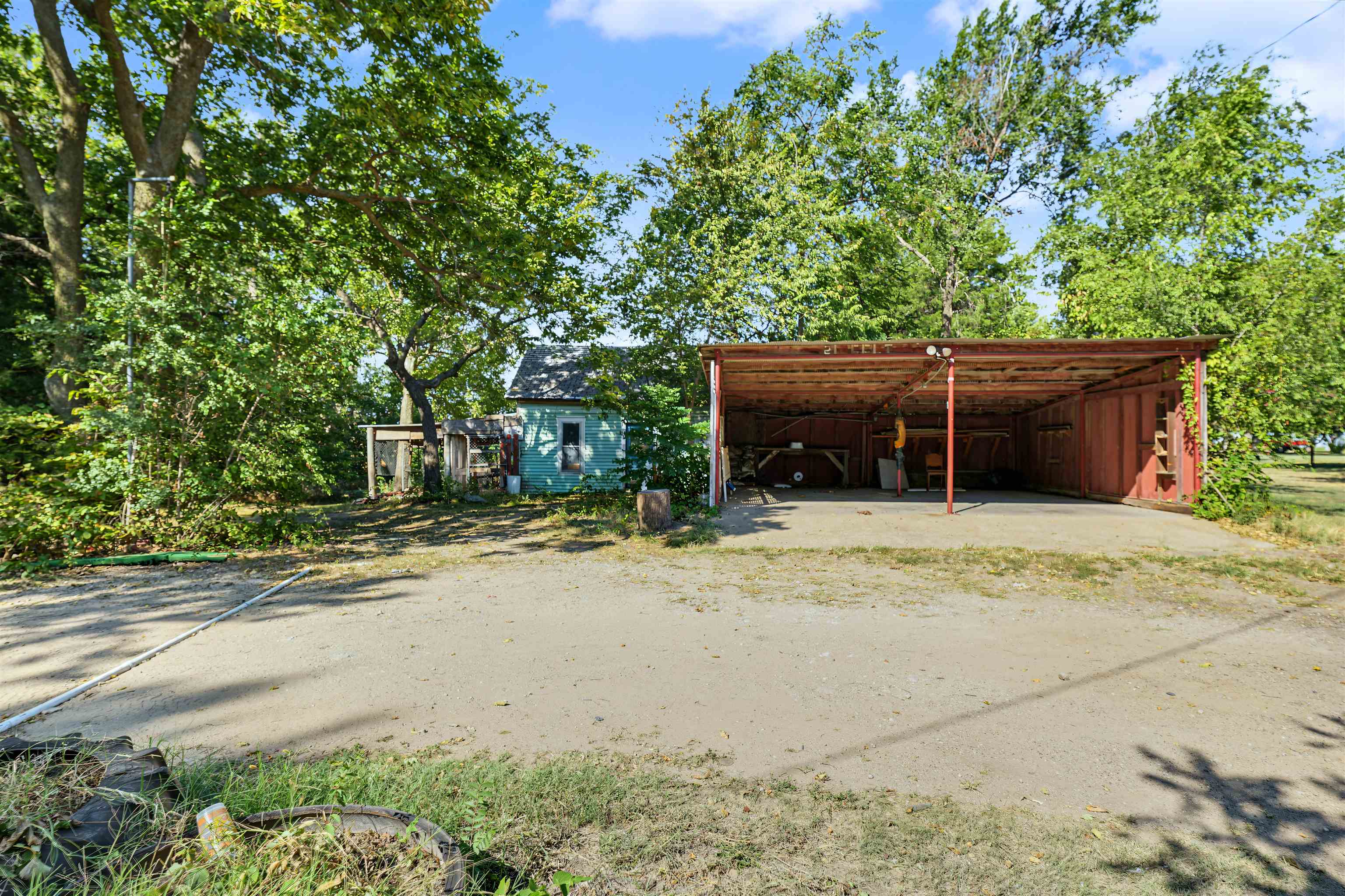 210 S Central St. Property Photo 18