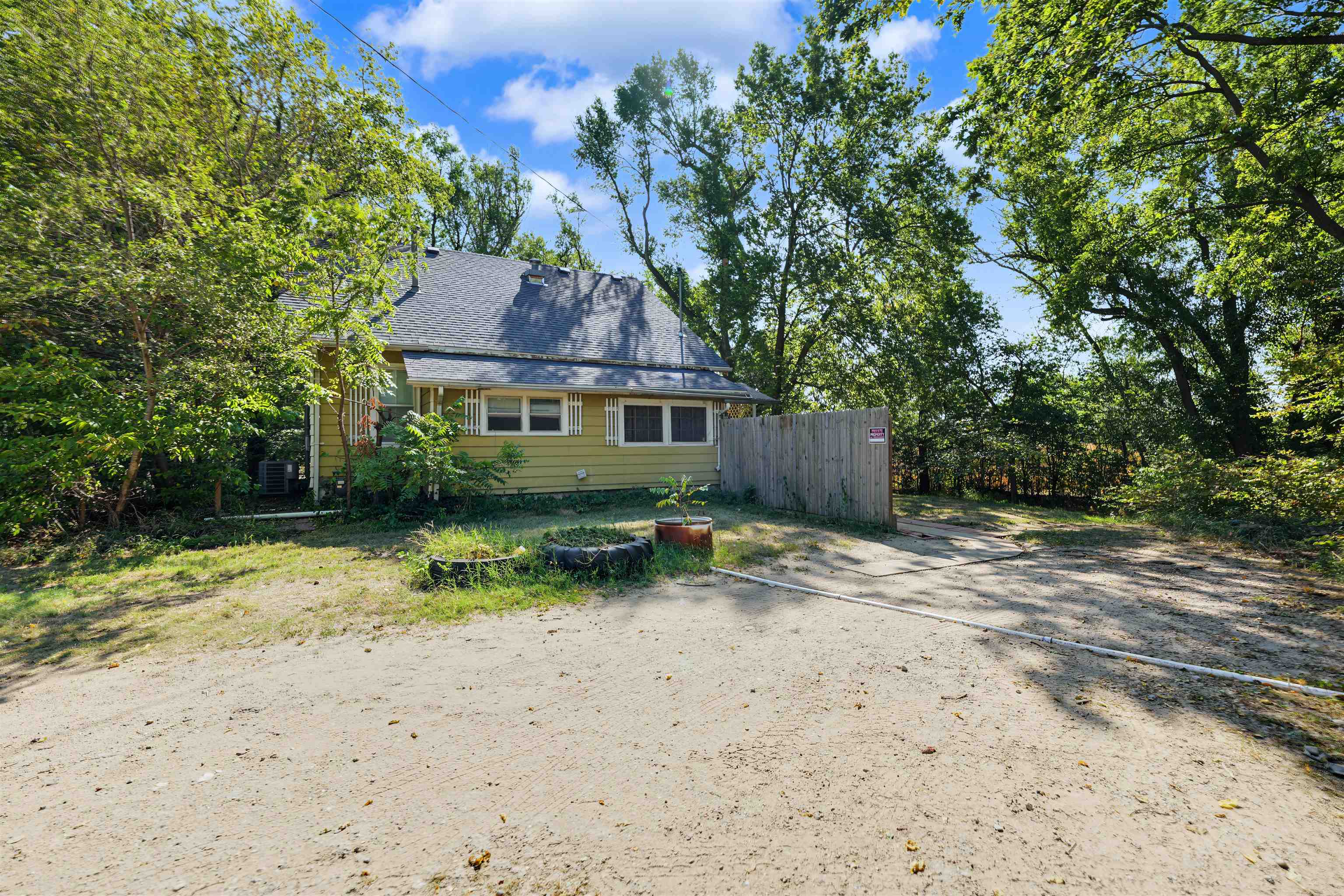 210 S Central St. Property Photo 20