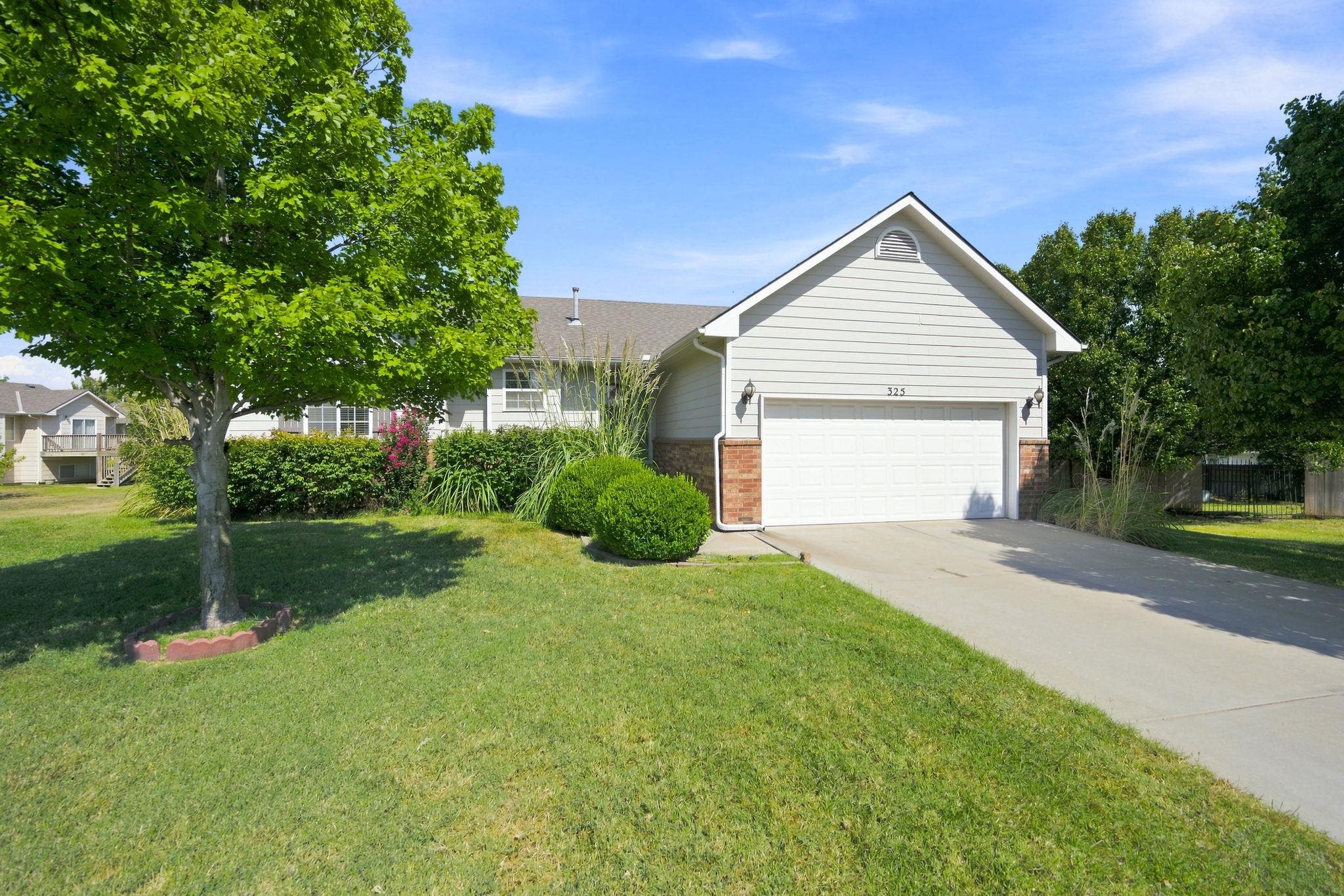 325 N Clay Circle Property Photo 2
