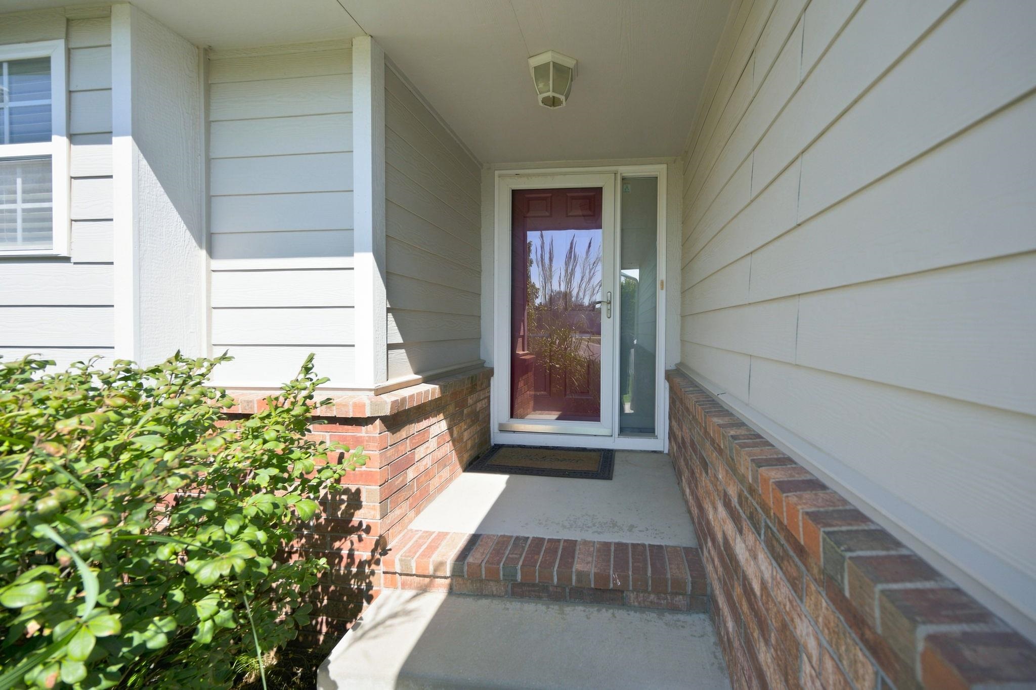 325 N Clay Circle Property Photo 3
