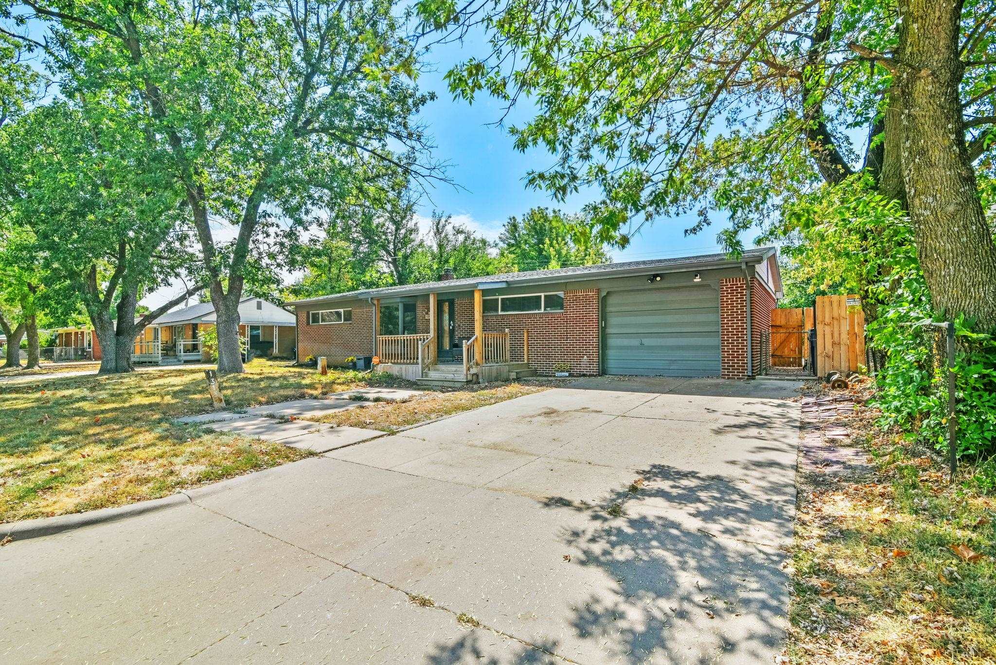 1313 W Brady Property Photo 3