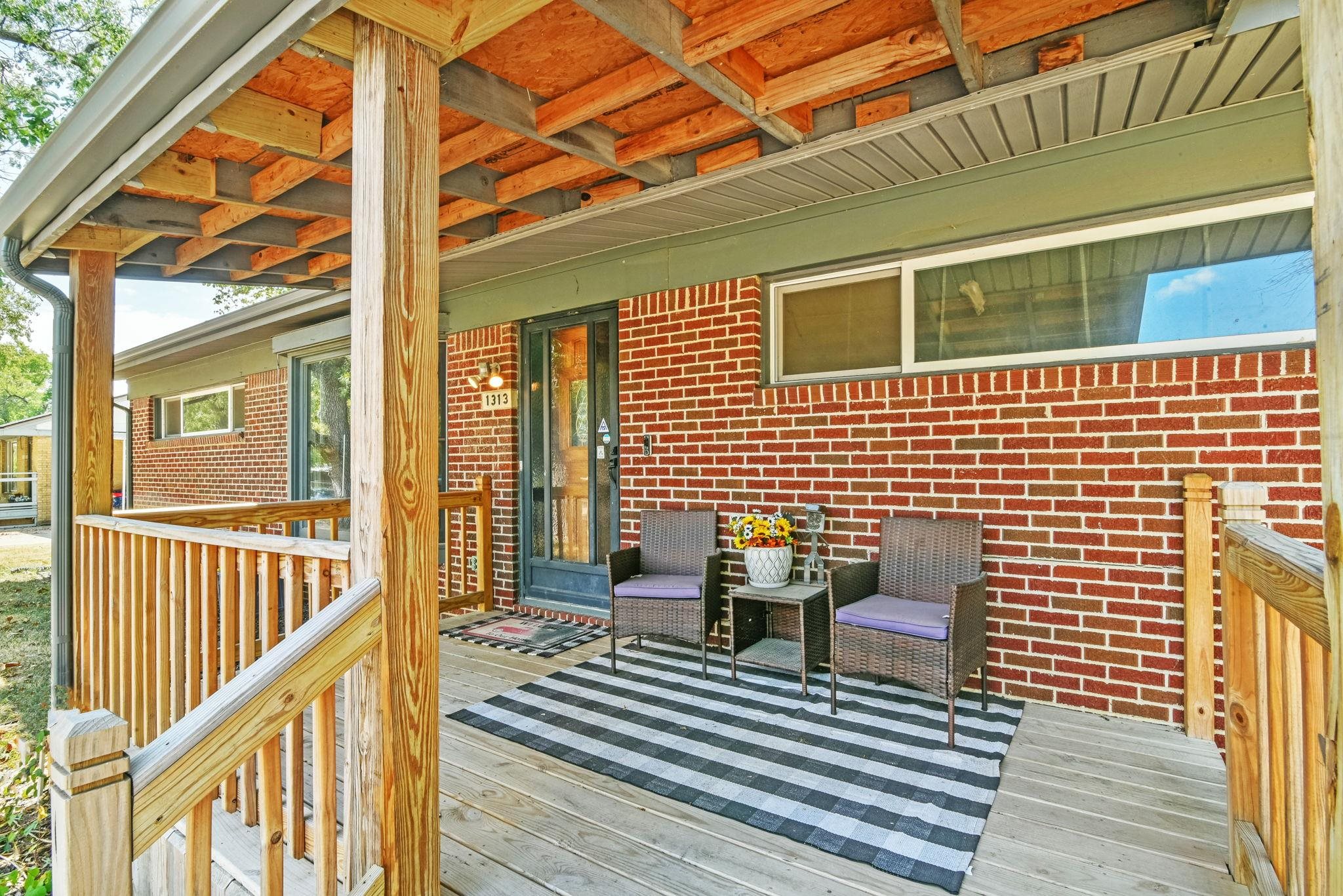 1313 W Brady Property Photo 4