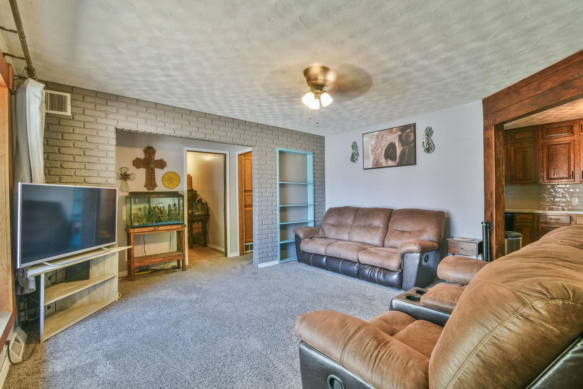 1313 W Brady Property Photo 7