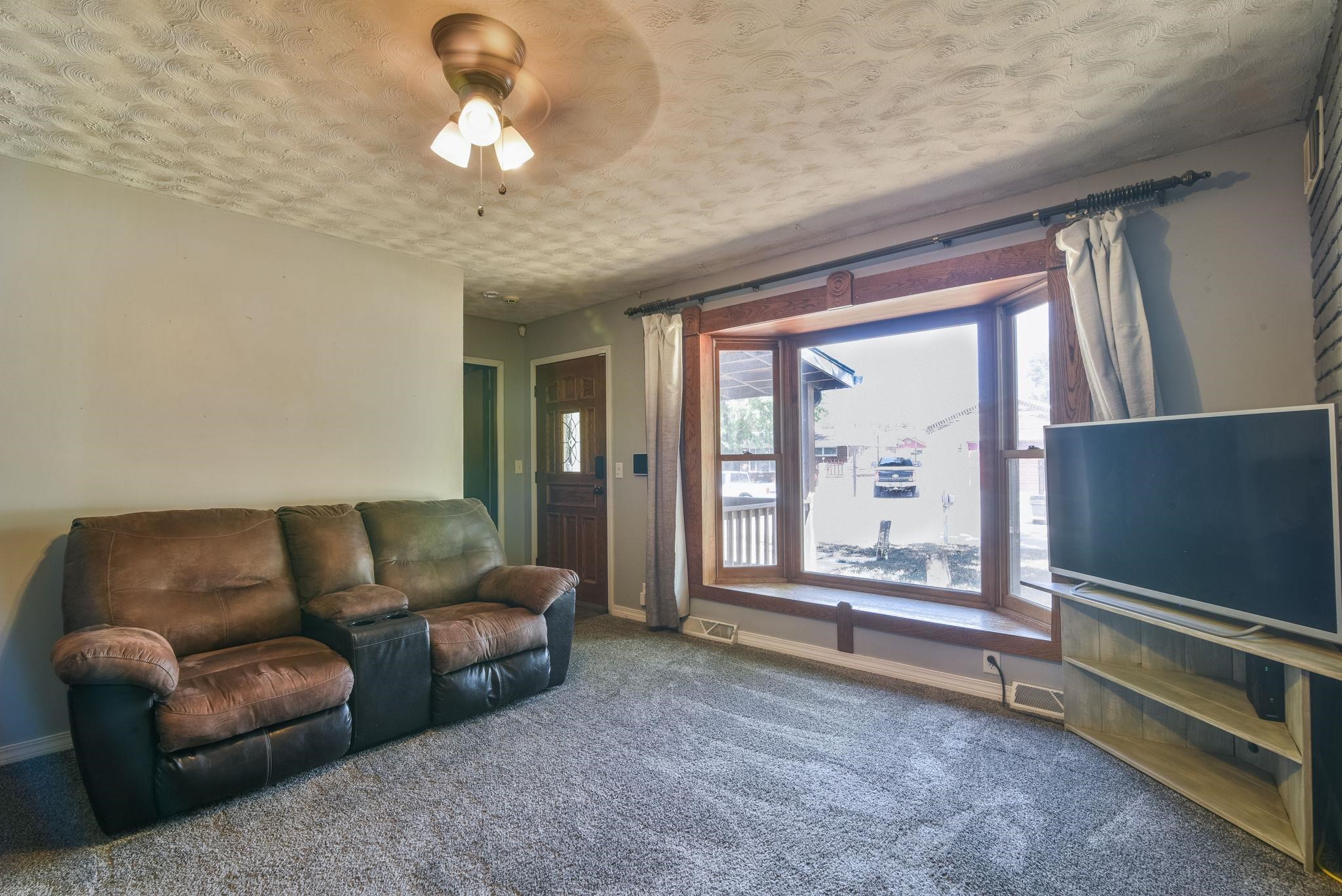 1313 W Brady Property Photo 9