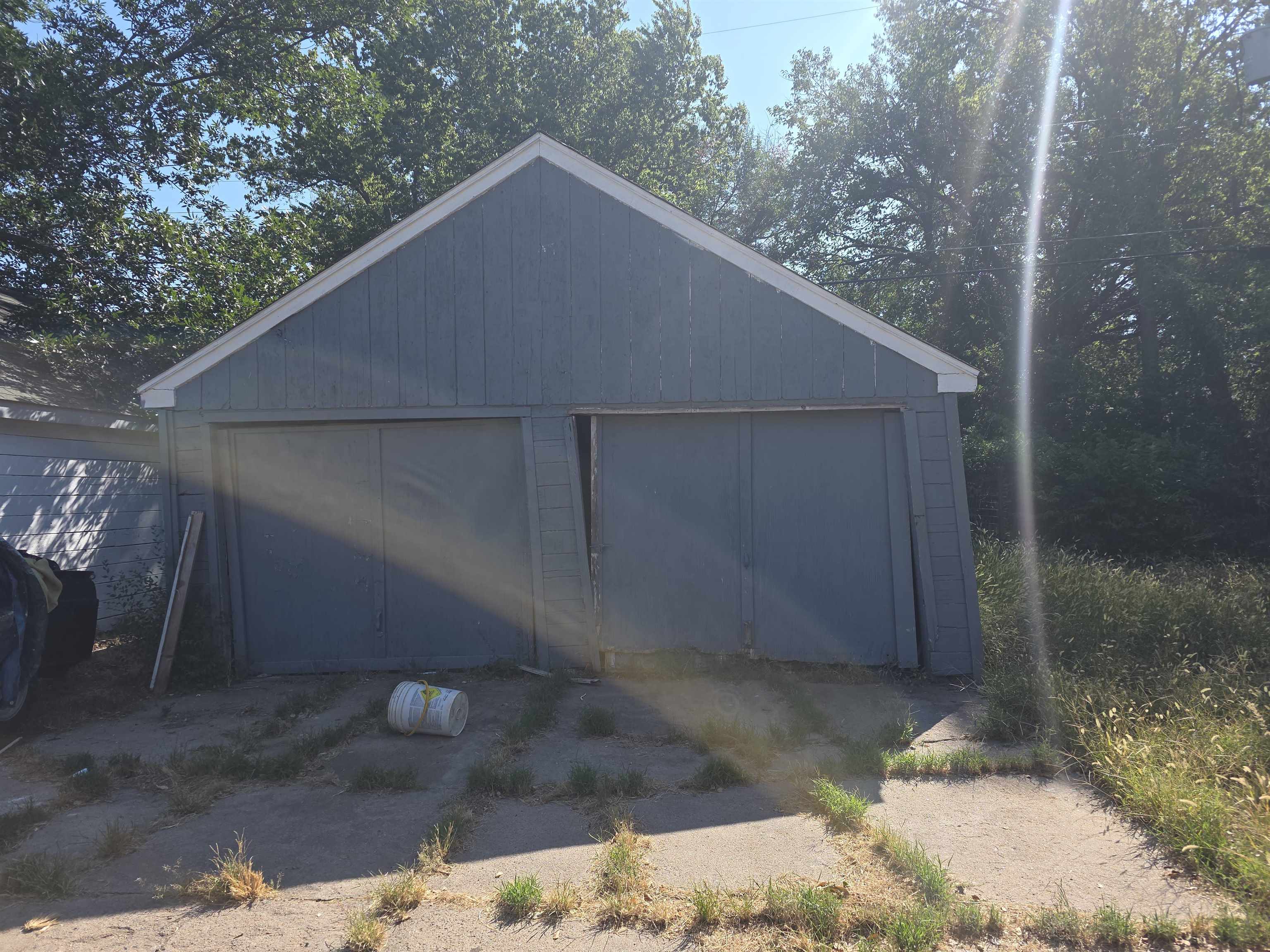 1028 N Estelle Ave Property Photo 2