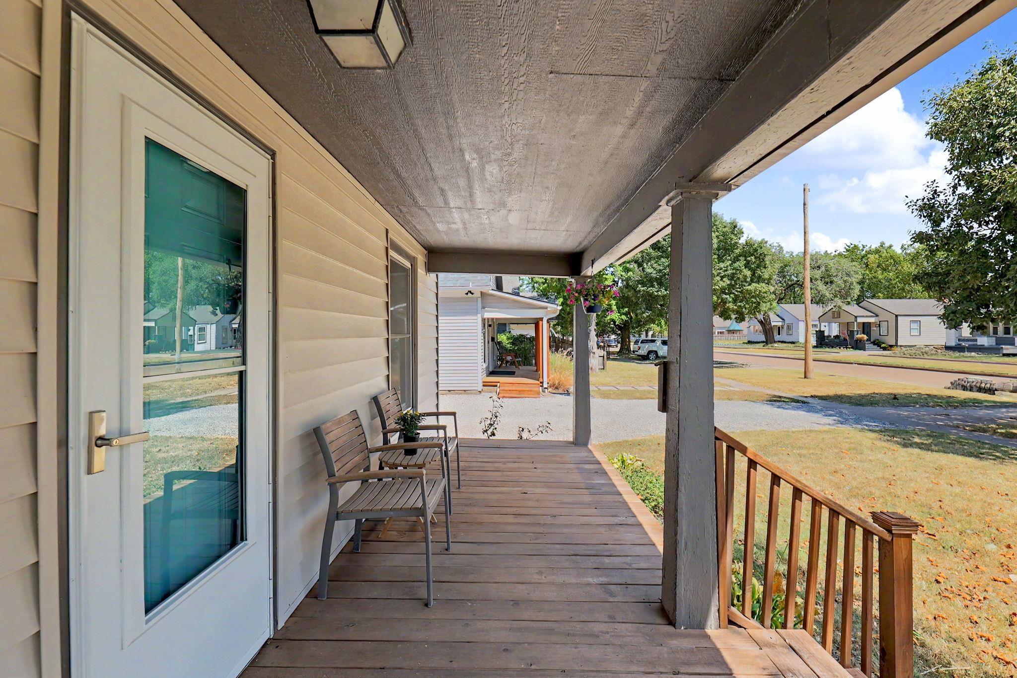 303 N Walnut Property Photo 4