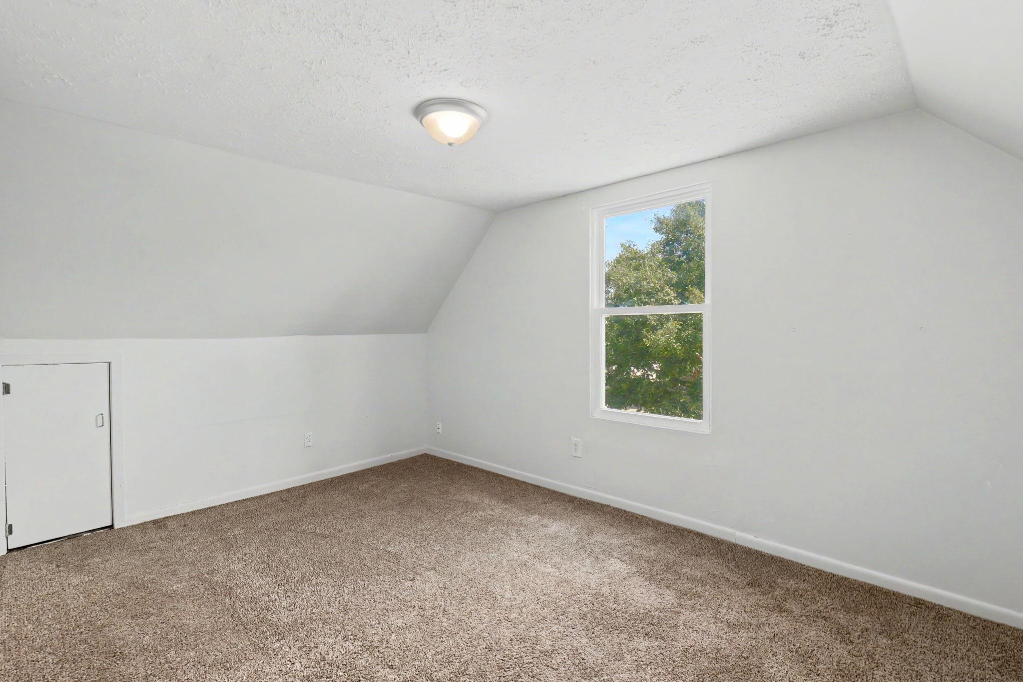 303 N Walnut Property Photo 17