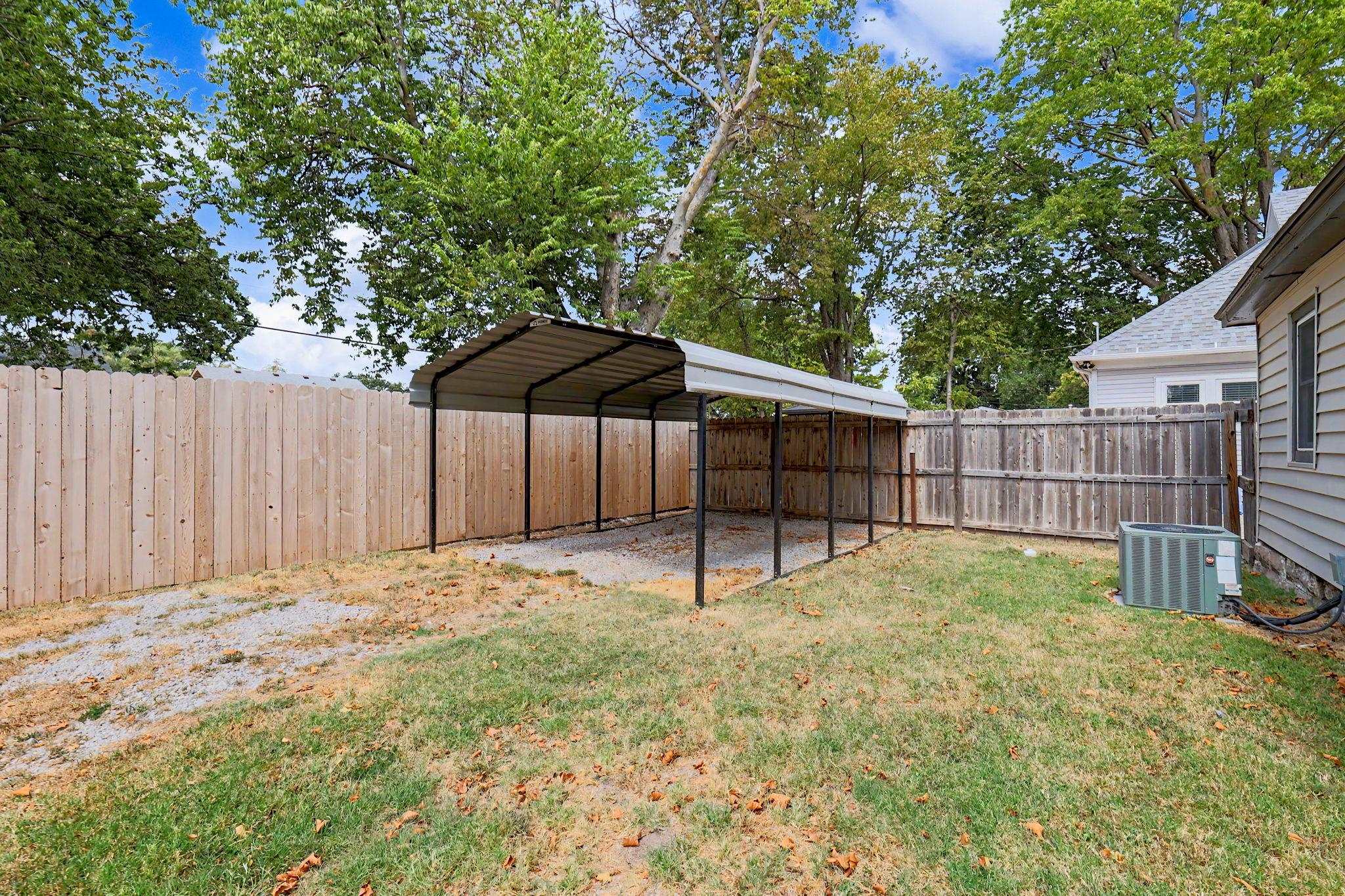 303 N Walnut Property Photo 23