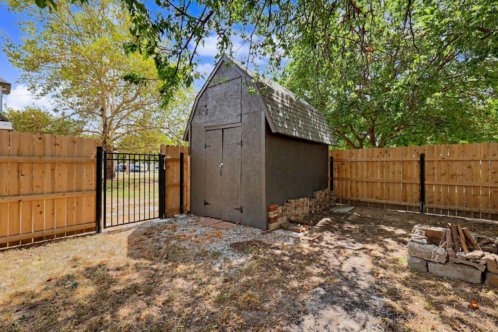 303 N Walnut Property Photo 26