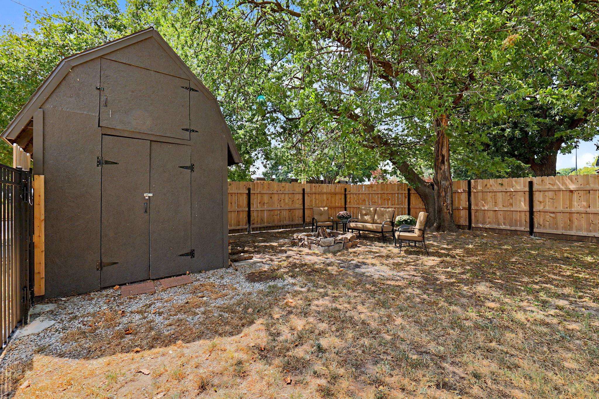 303 N Walnut Property Photo 28