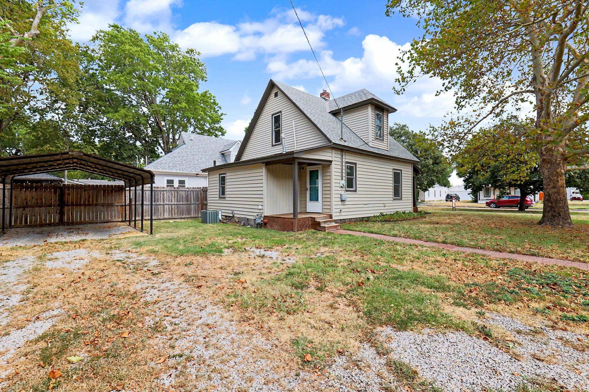 303 N Walnut Property Photo 33