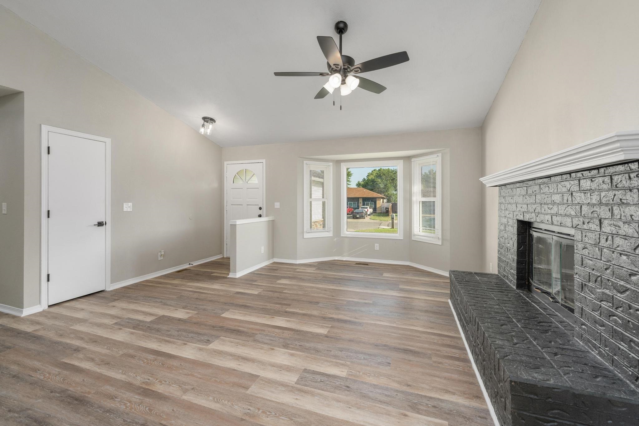 523 W Maywood St Property Photo 5