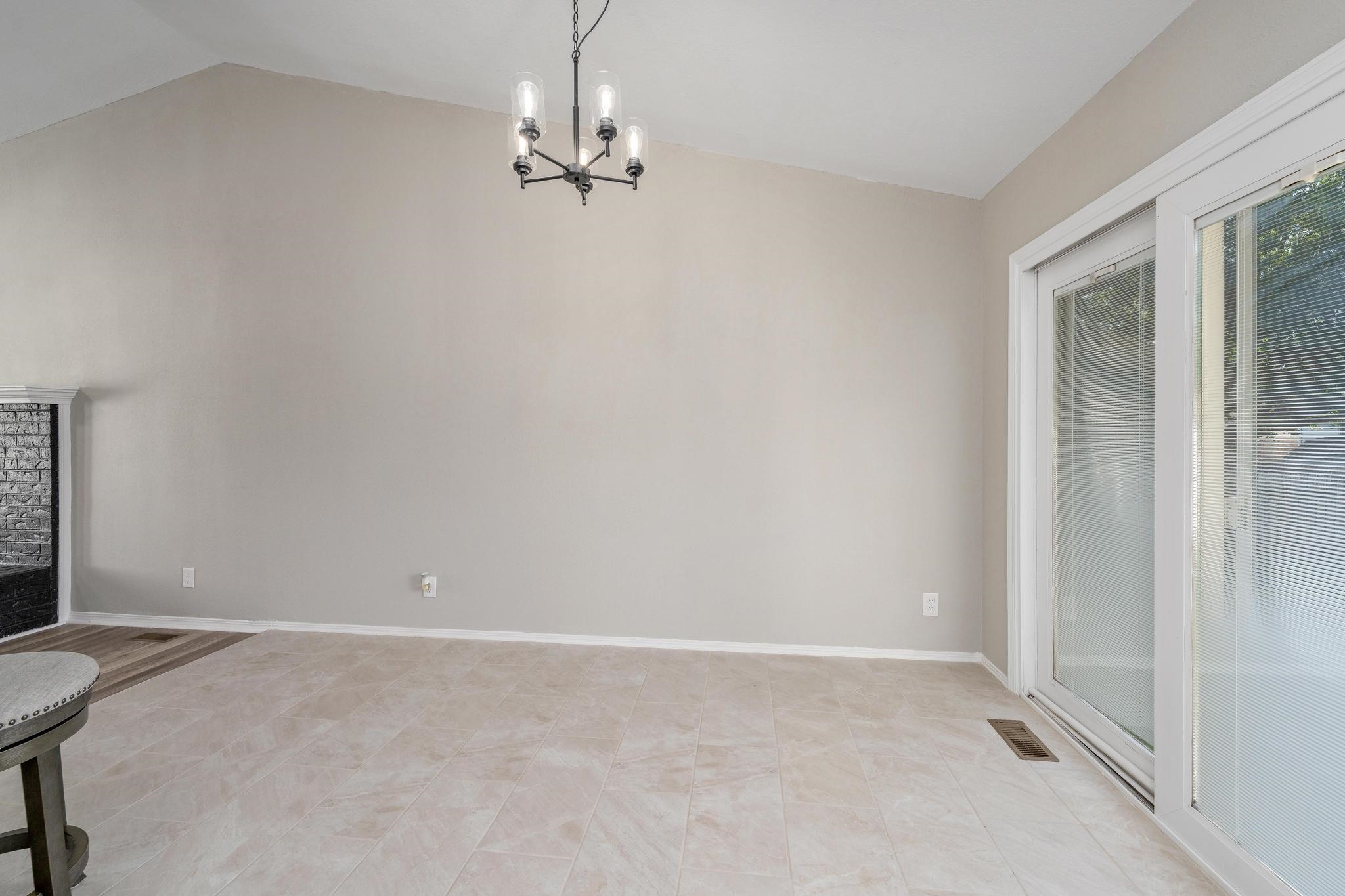523 W Maywood St Property Photo 8