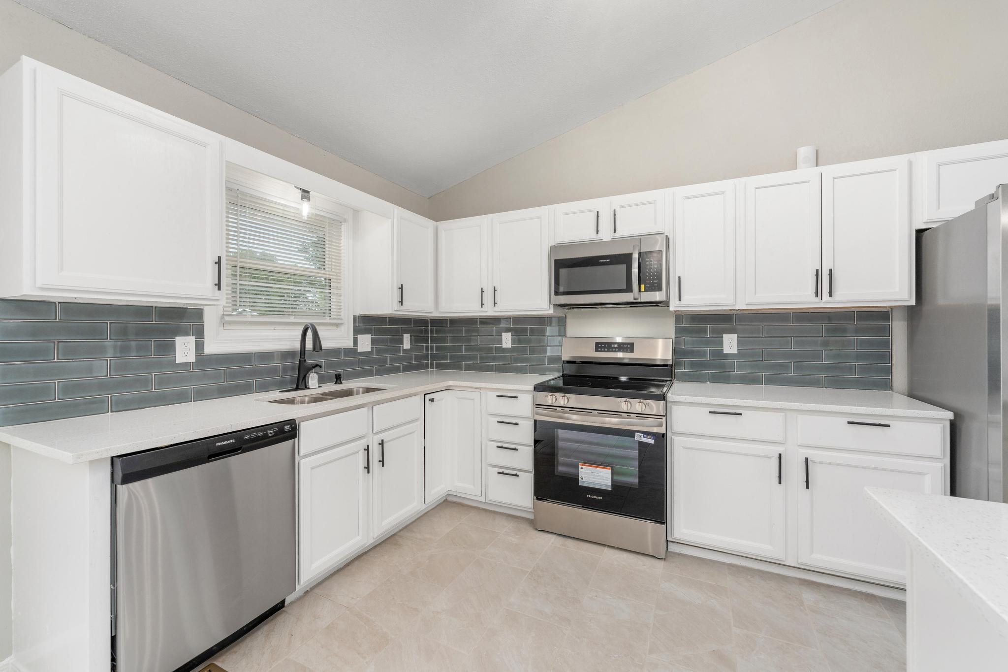 523 W Maywood St Property Photo 10