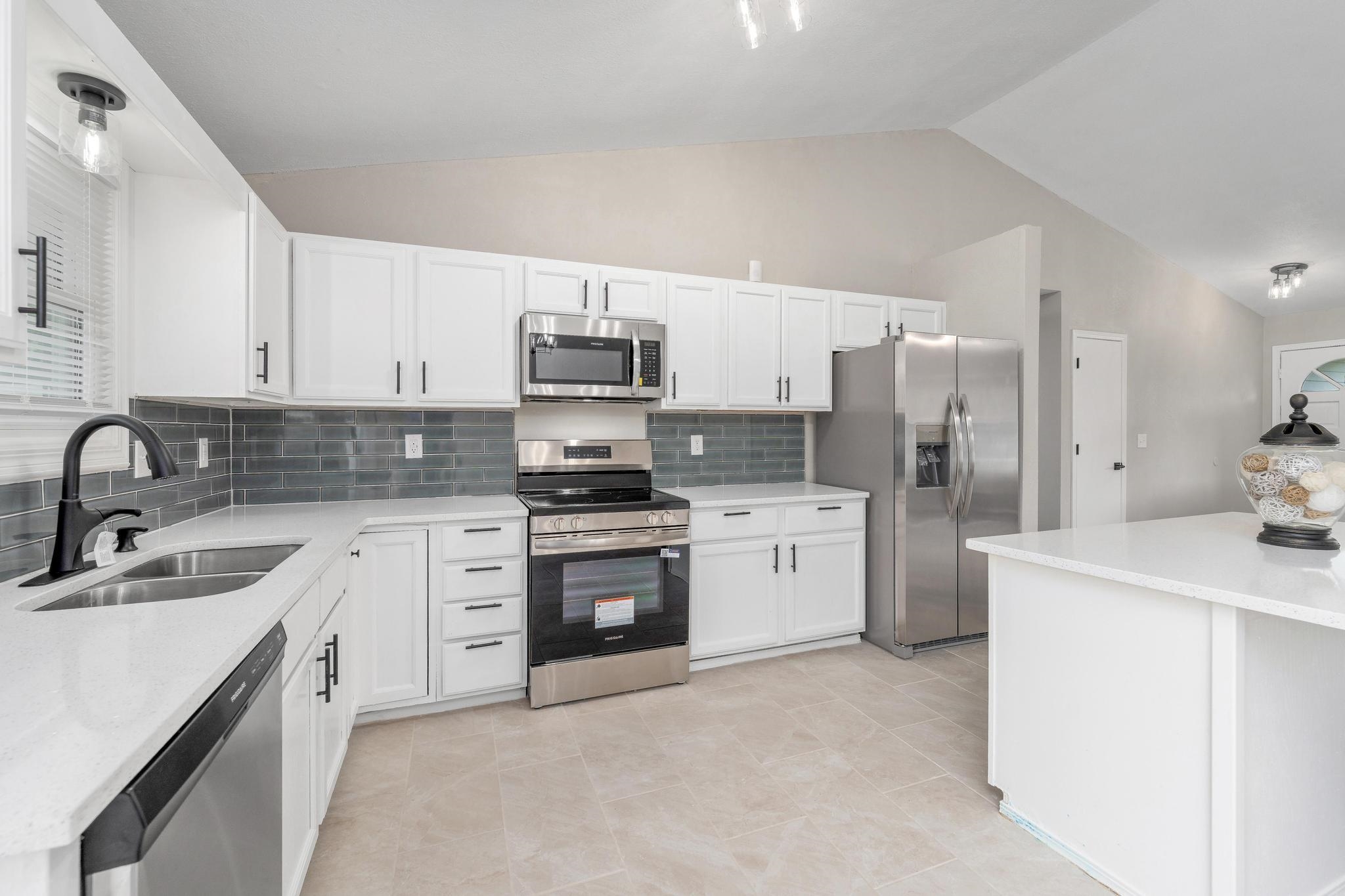 523 W Maywood St Property Photo 11