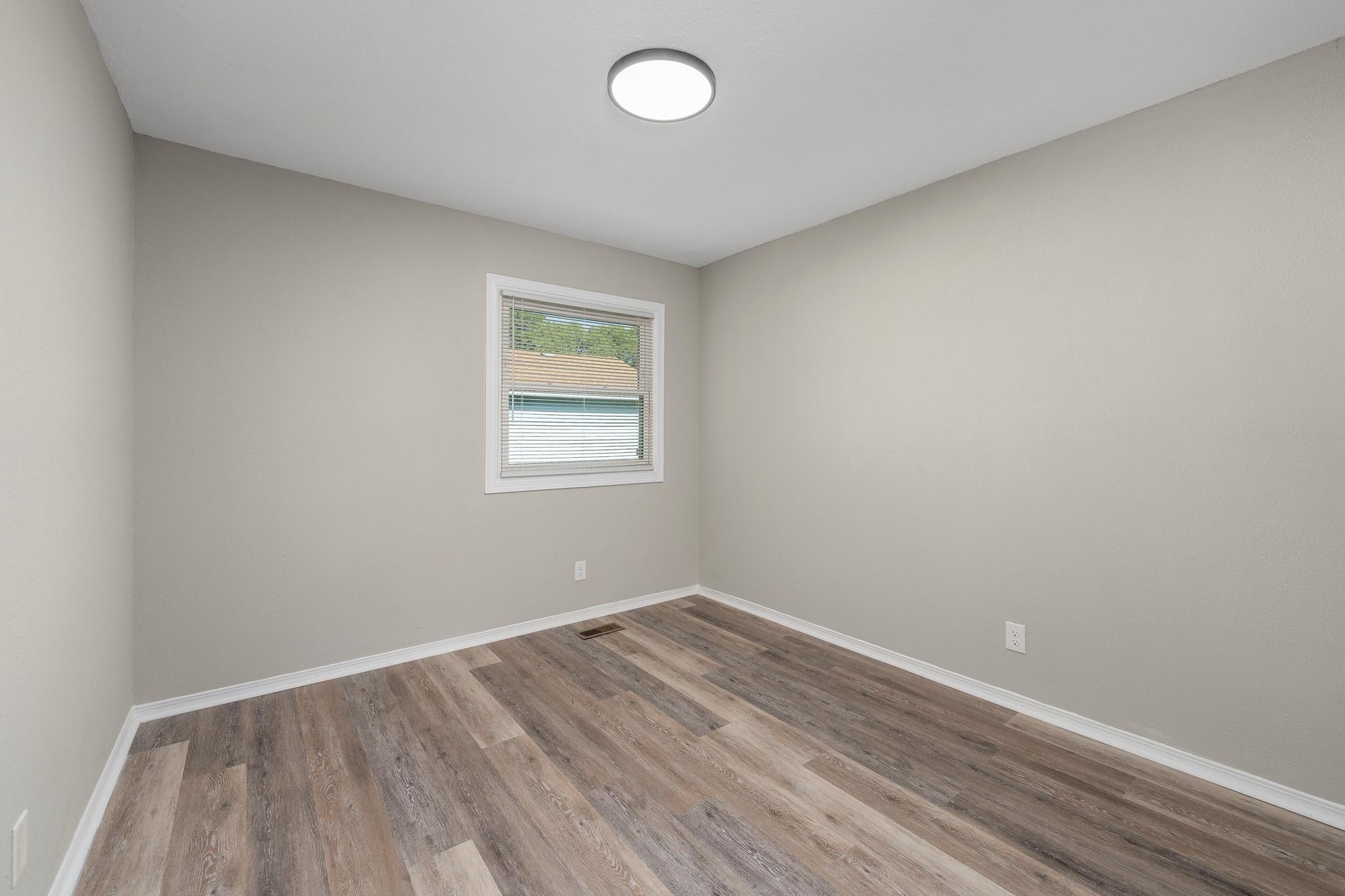 523 W Maywood St Property Photo 16