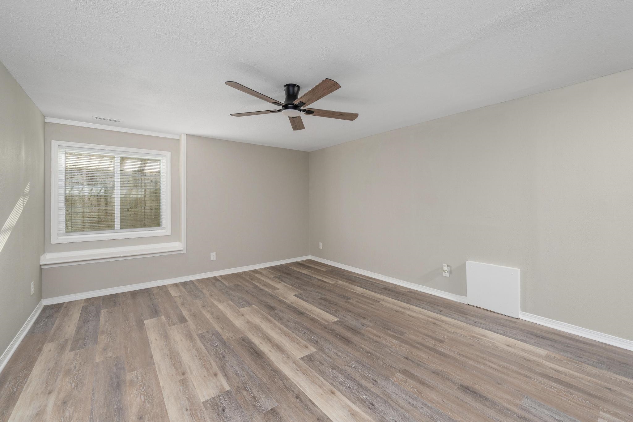 523 W Maywood St Property Photo 18
