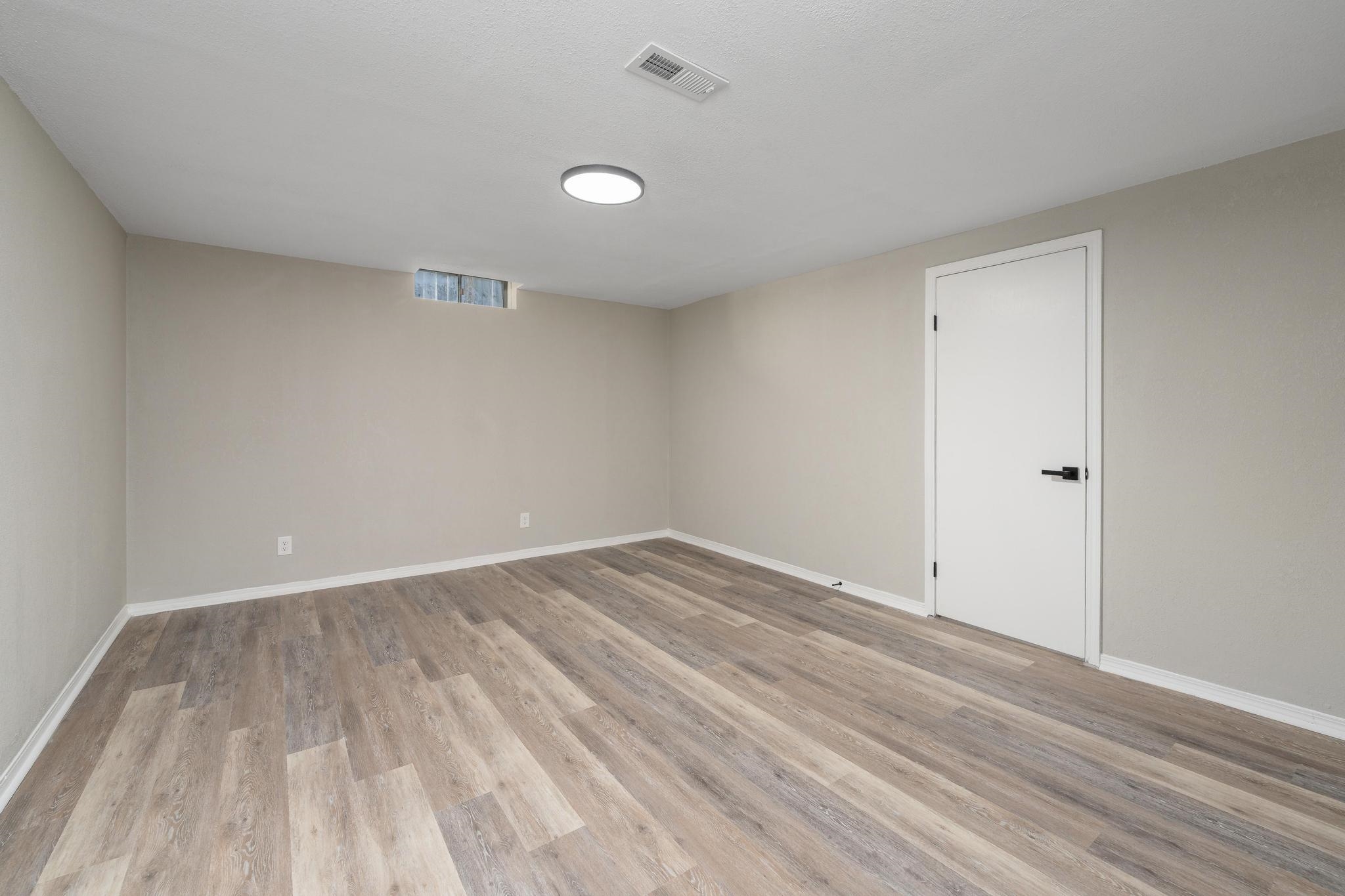 523 W Maywood St Property Photo 25