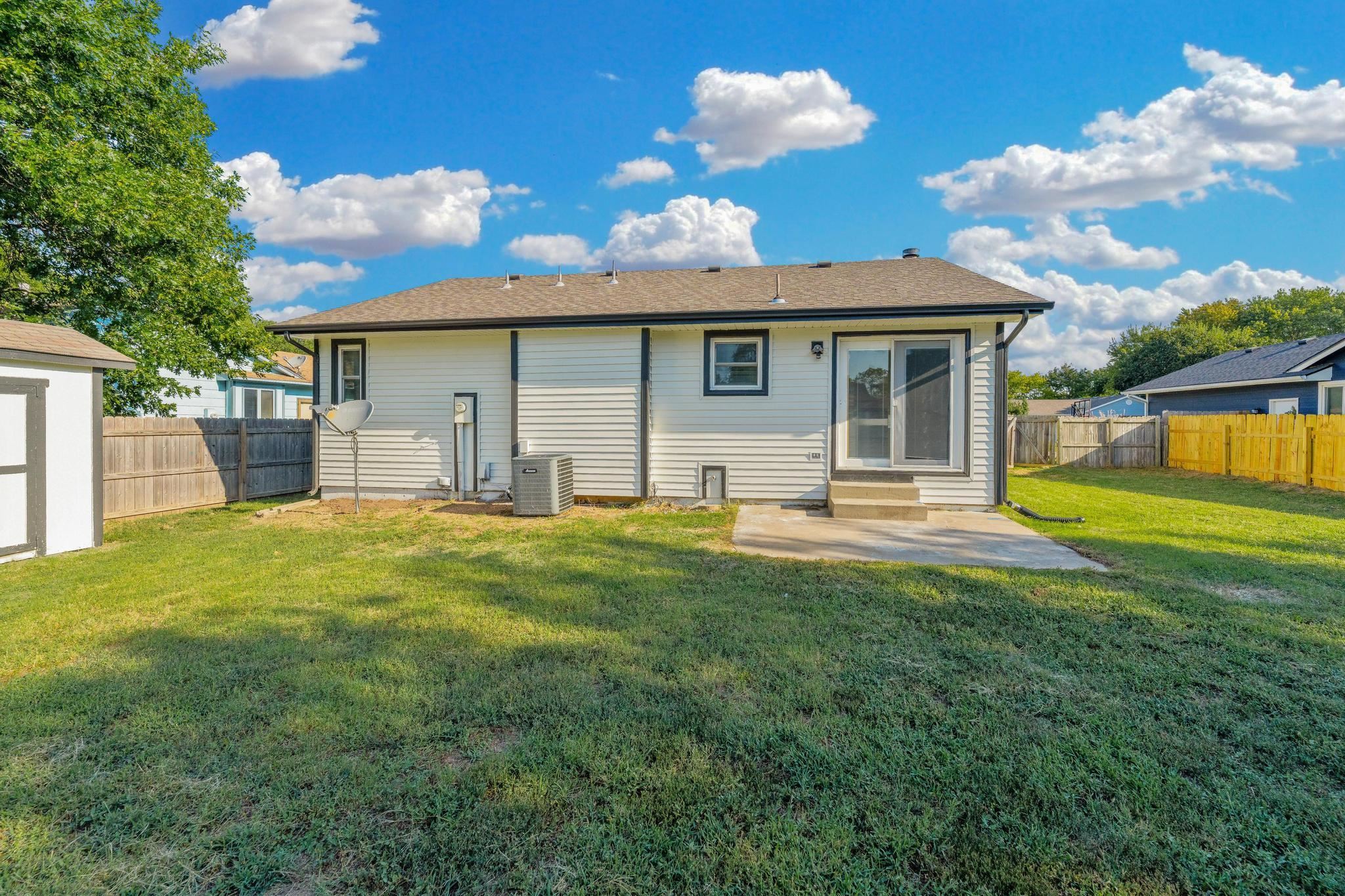 523 W Maywood St Property Photo 30