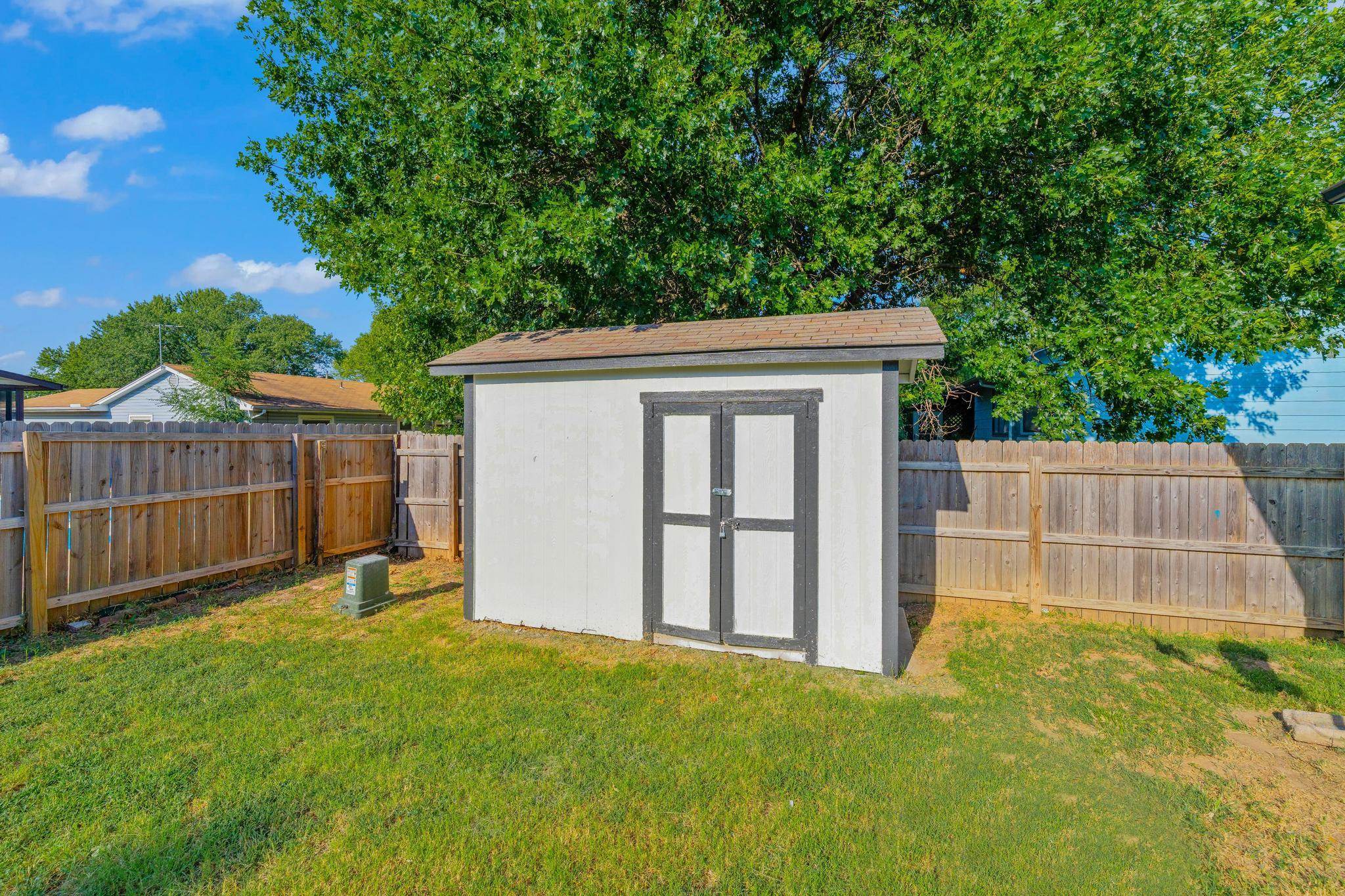 523 W Maywood St Property Photo 31