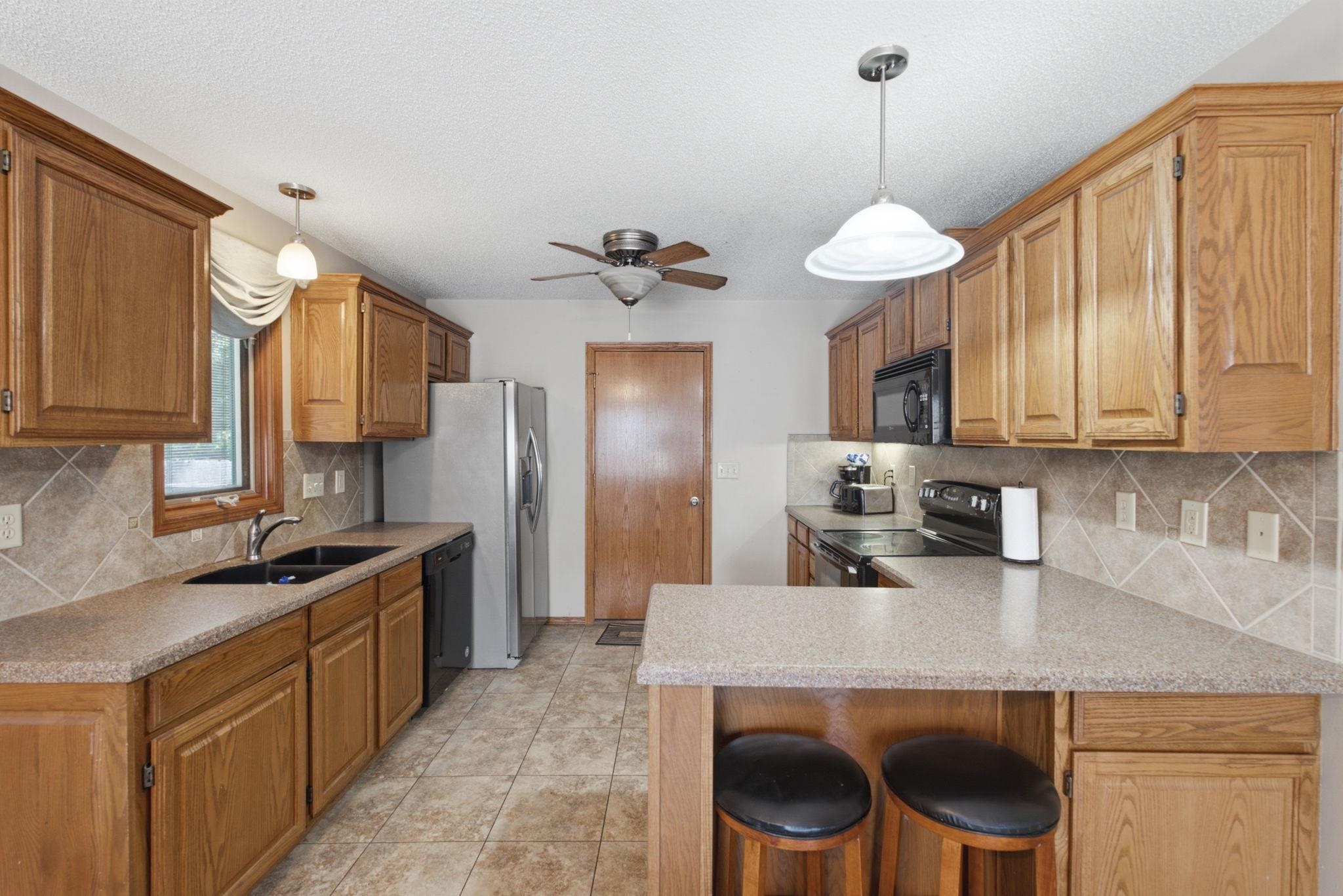 621 E Showalter Property Photo 5