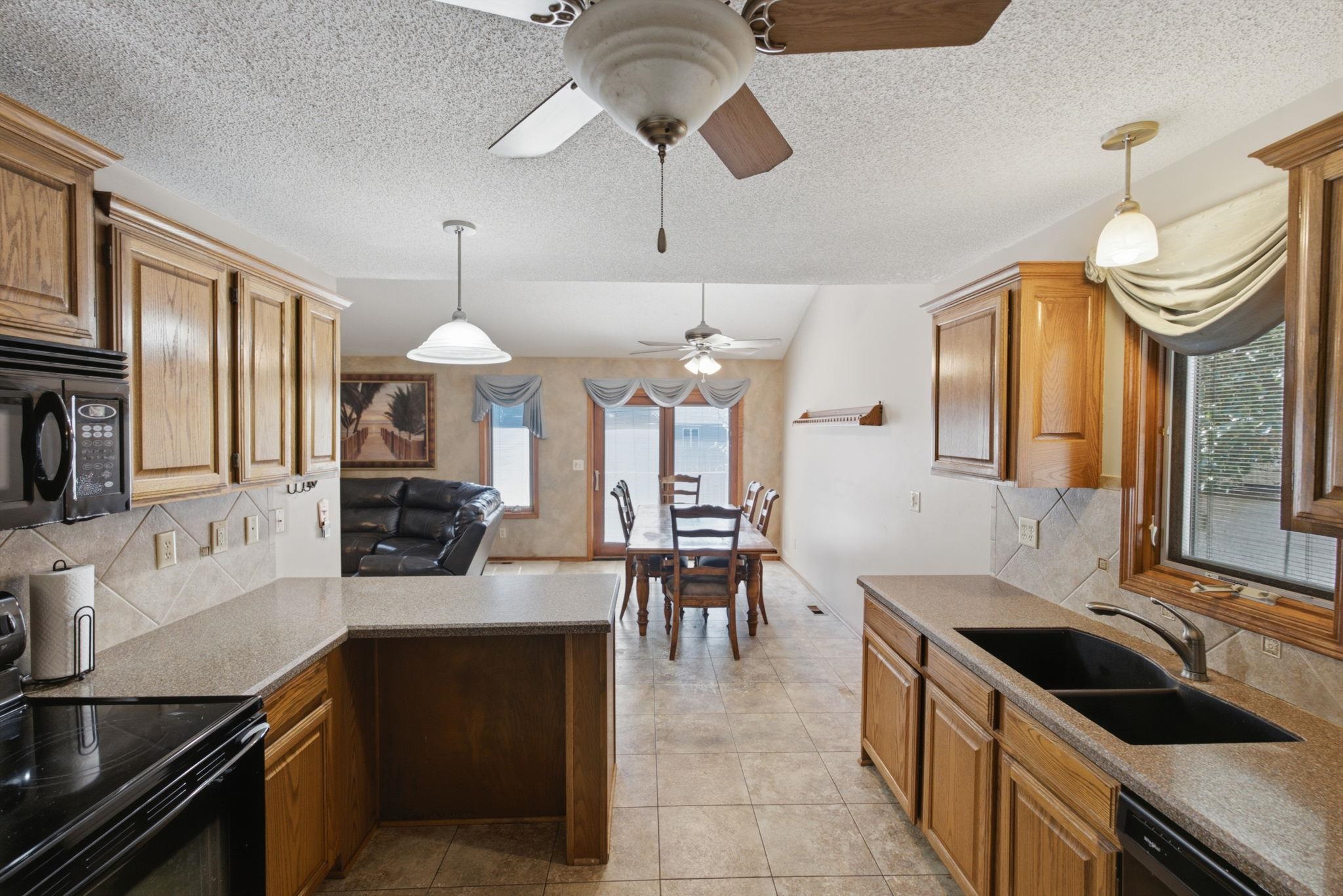 621 E Showalter Property Photo 6