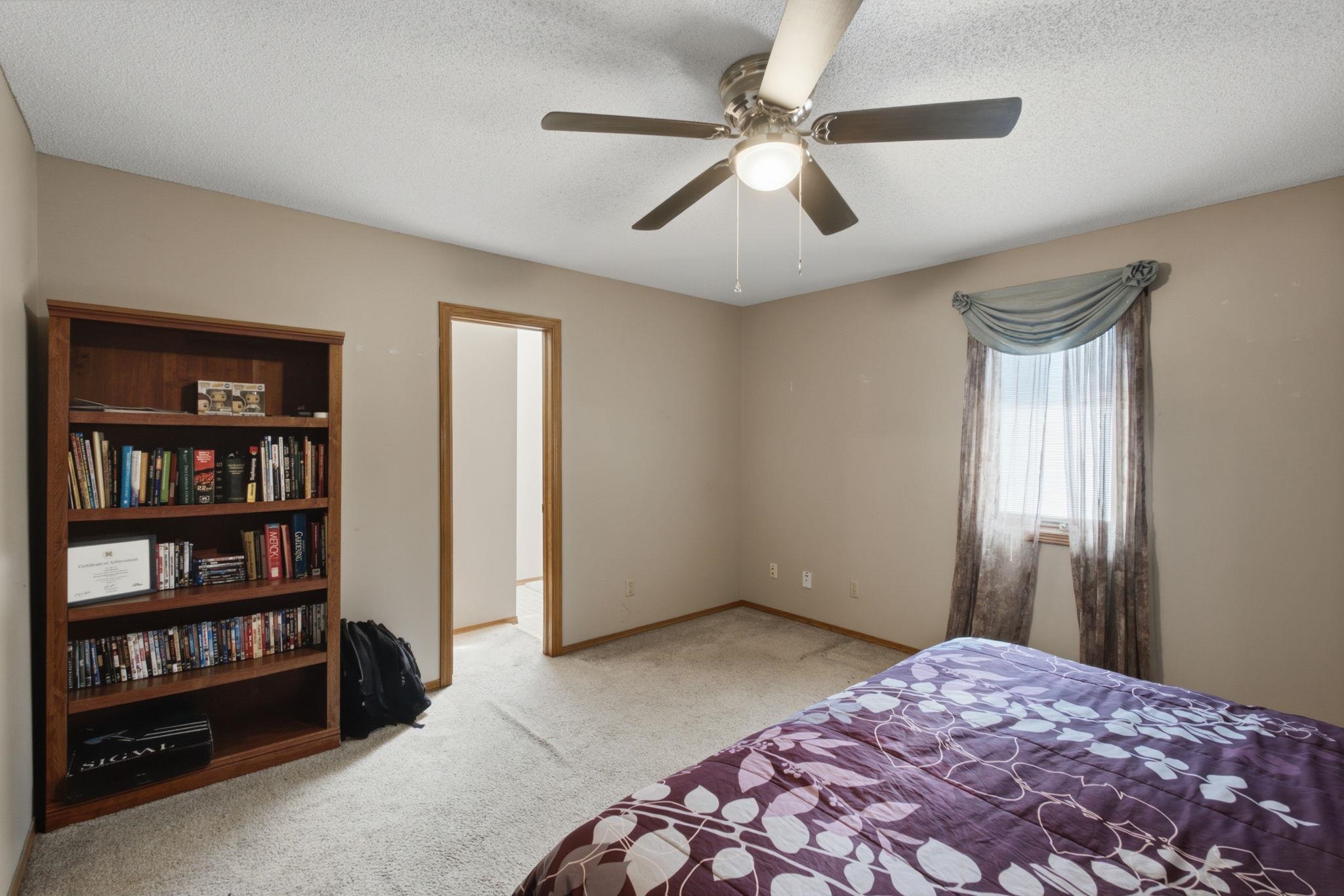 621 E Showalter Property Photo 16